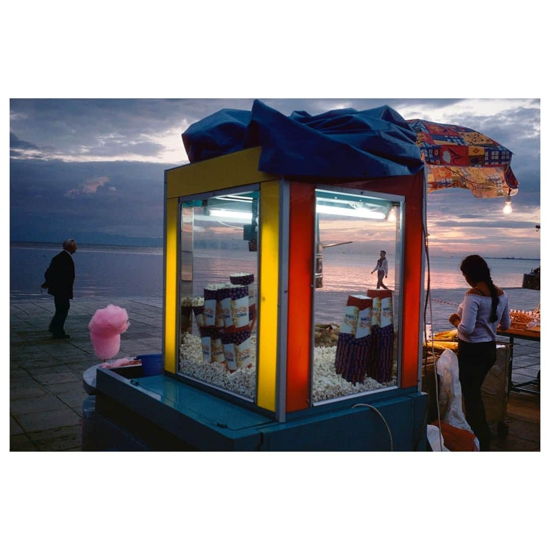 Magnum Photosさんのインスタグラム写真 - (Magnum PhotosInstagram)「From the archive: Thessaloniki. Greece. 2003. . © #AlexWebb(@webb_norriswebb)/#MagnumPhotos . #fromthearchive #streetphotography #Thessaloniki」5月10日 2時01分 - magnumphotos