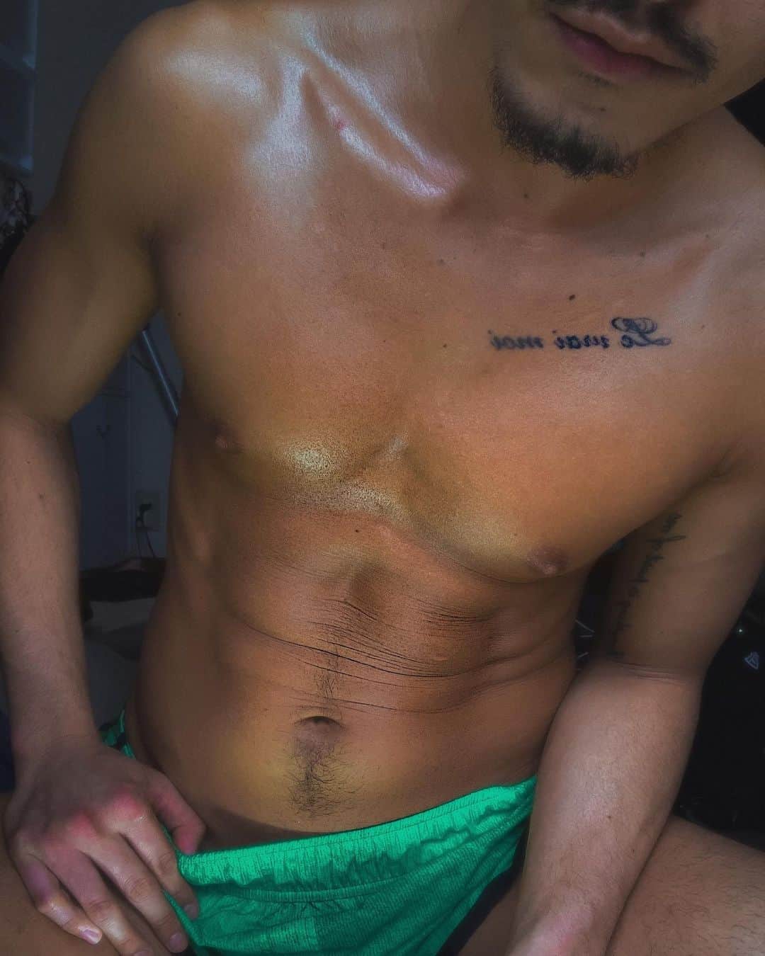Jakeさんのインスタグラム写真 - (JakeInstagram)「Tanned. #vcay #vibes #gay #muscle」5月9日 17時30分 - jake_dayo
