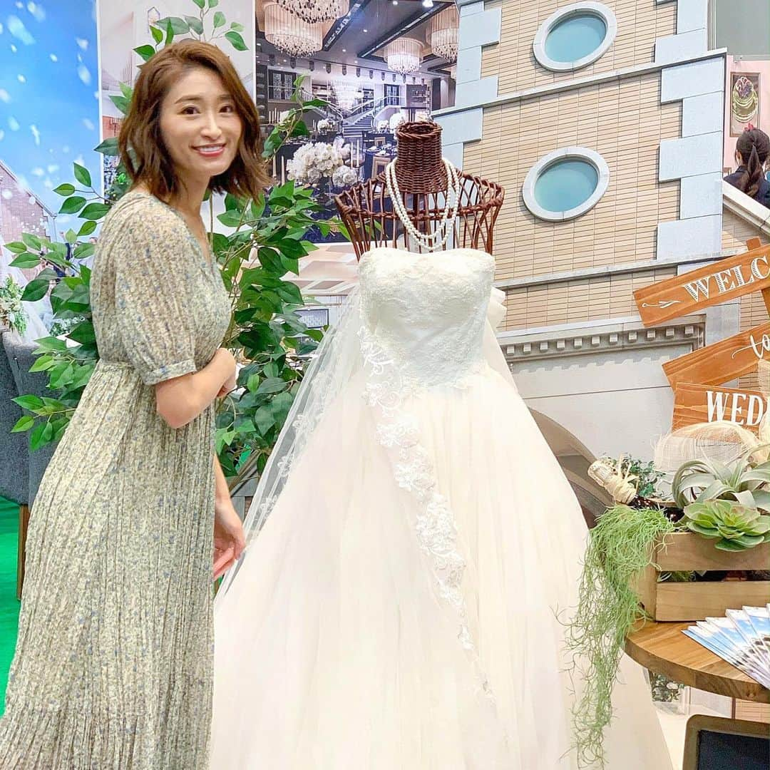 三井菜那さんのインスタグラム写真 - (三井菜那Instagram)「理想の結婚式場に出会えるイベント 「ブラフェス」に行ってきました💍 ㅤㅤㅤㅤㅤㅤㅤㅤㅤㅤㅤㅤㅤ  人気の式場が大集結する 結婚式場相談ブースをはじめ、 ドレスショーや、 ウエディングドレスの試着体験、 リングピローやウェルカムボードなどが作れるDIYコーナー、 カフェなどもあったりして、 盛りだくさんなイベントでした！ ㅤㅤㅤㅤㅤㅤㅤㅤㅤㅤㅤㅤㅤ  また、結婚式場のプランナーさんに直接相談できるから、 プレ花嫁さんへの アドバイスがもらえるのも嬉しい🧸💐 ㅤㅤㅤㅤㅤㅤㅤㅤㅤㅤㅤㅤㅤ  初めてのことなので、 何から手をつけていいのか分からなかったのですが、 ブラフェスに行って ウエディングのことがまるっとわかったし、 本当に行ってよかった👰💓 ㅤㅤㅤㅤㅤㅤㅤㅤㅤㅤㅤㅤㅤ  次は5/18.19に名古屋、 5/26に福岡でブラフェスが行われます🥰 ㅤㅤㅤㅤㅤㅤㅤㅤㅤㅤㅤㅤㅤ  エリア最大級のイベントなので、名古屋、福岡に お住いのプレ花嫁さんはぜひ行ってみてね💙 ㅤㅤㅤㅤㅤㅤㅤㅤㅤㅤㅤㅤㅤ  @hanayume_brafes  #Hanayume #ハナユメ #ブラフェス #ブライダルフェスタ #wedding #pr #卒花嫁 #プレ花嫁」5月9日 17時32分 - nana.0312