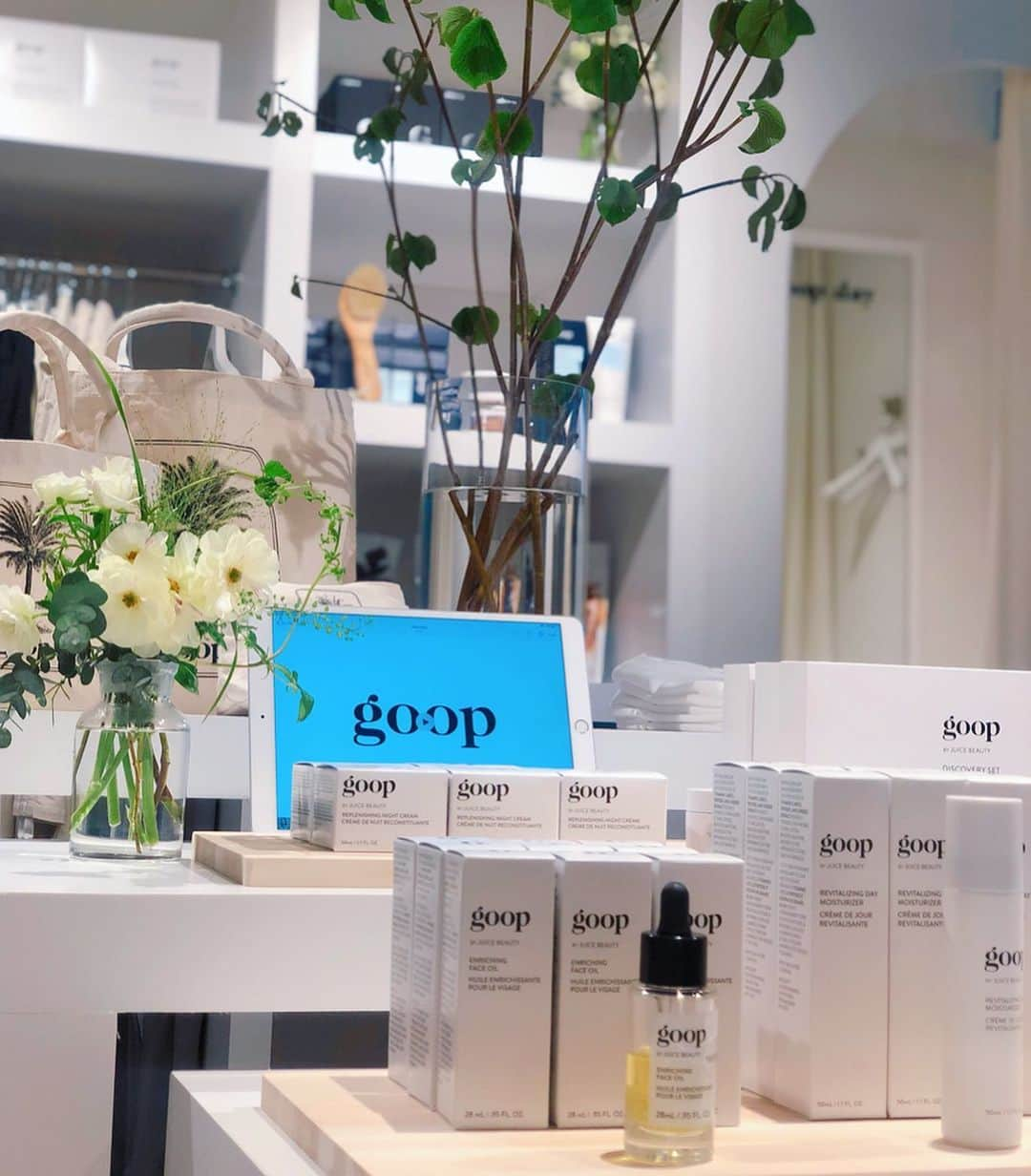 内山理名さんのインスタグラム写真 - (内山理名Instagram)「Goop TOKYO🌴 ・ 5月26日まで期間限定 東京ミッドタウンに goop TOKYO pop-up ＆ café がオープンしてるよ。 ターメリックや竹炭を使ったバスソルトに カフェもカリフォルニアスタイルの優しいビーガンメニューで 心躍る空間🍃 ・ #gooptokyo #popupshop #healthylifestyle #california」5月9日 17時48分 - rinauchiyama_official