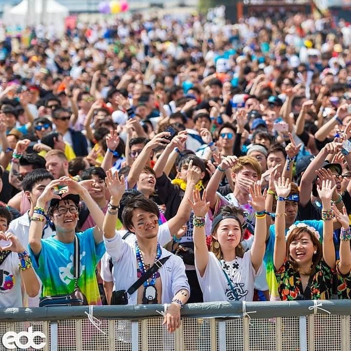 EDC Japanのインスタグラム：「EDC Japan 2019 は「たばこの煙のにおいのないフェス」宣言！ ビーチステージエリア🏖は「Ploom TECH」及び「Ploom TECH+」のみ全面喫煙可能。紙巻きたばこやその他の加熱式たばこは専用の喫煙所でご利用ください。  EDC Japan 2019 aims to make a festival without the smell of cigarette smoke! "Ploom TECH" and "Ploom TECH +" devices will be allowed in the entire comicBEACH area🏖. Cigarettes and other electronic smoking devices can be used at designated smoking areas.  #EDCJapan」
