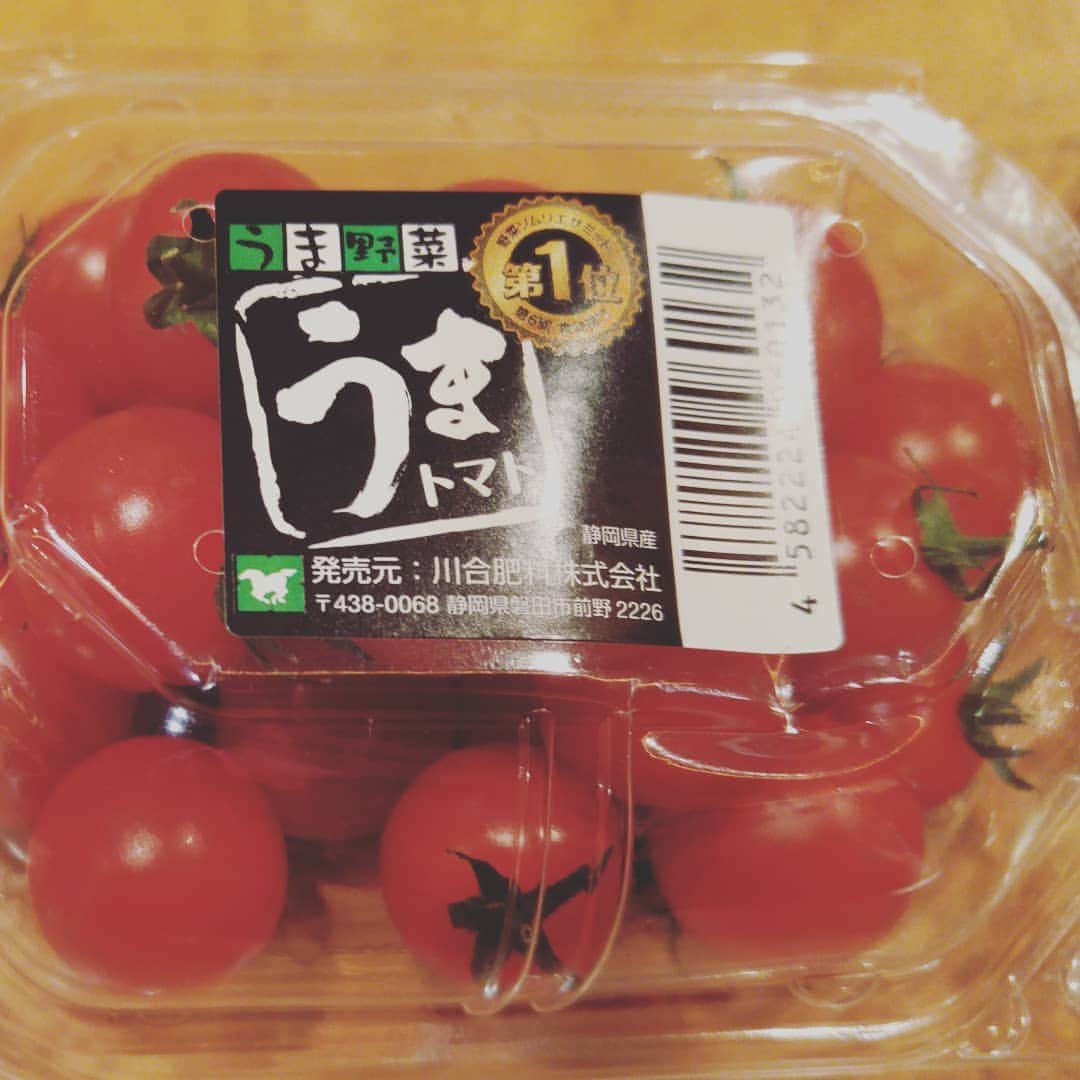 山本しろうさんのインスタグラム写真 - (山本しろうInstagram)「トマトはやっぱりうまトマトにかぎる #二日で一トマト #ミニトマト #うまトマト #静岡県 #磐田市 #トマト #トマト！！」5月9日 17時53分 - yamamotoshiroto