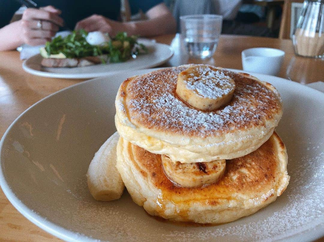 ソンミさんのインスタグラム写真 - (ソンミInstagram)「好きなものを食べながら 素敵なアイデアを産み出す。  オフィスよりもはかどる。笑  今日はwebの打ち合わせや頭の中の企画をしっかり整理できた日。  お疲れ様です。  #work #eat #eating #cafe #cake #yummy #pancake」5月9日 18時00分 - sonchan0111