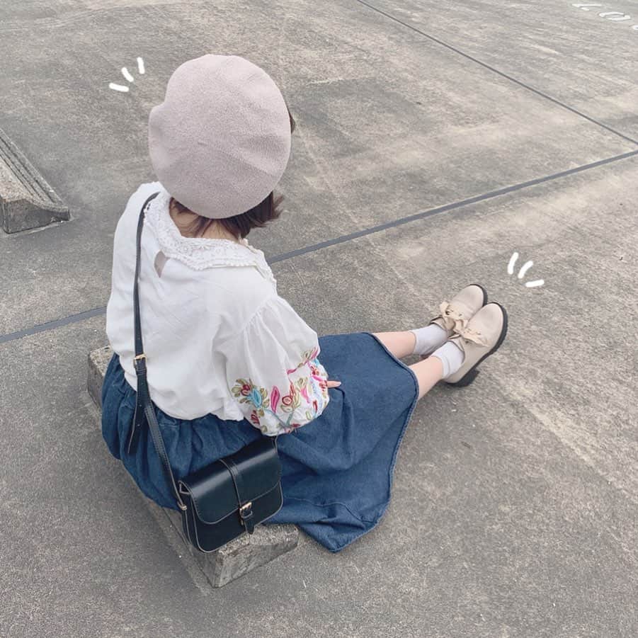 夏川愛実のインスタグラム：「ㅤㅤㅤㅤㅤㅤㅤㅤㅤㅤㅤㅤㅤ ㅤㅤㅤㅤㅤㅤㅤㅤㅤㅤㅤㅤㅤ  今日の #私服 ㅤㅤㅤㅤㅤㅤㅤㅤㅤㅤㅤㅤㅤㅤㅤㅤㅤㅤㅤㅤㅤㅤㅤㅤㅤㅤㅤㅤㅤㅤ ベレー帽かぶりがち、 そして自分のショートにまだ慣れない🥺 ㅤㅤㅤㅤㅤㅤㅤㅤㅤㅤㅤㅤㅤㅤㅤㅤㅤㅤㅤㅤ トップス @grl_official  スカート @emsexcite  ローファー @majesticlegon_official ㅤㅤㅤㅤㅤㅤㅤㅤㅤㅤㅤㅤㅤㅤㅤㅤㅤㅤㅤㅤ ㅤㅤㅤㅤㅤㅤㅤㅤㅤㅤㅤㅤㅤㅤㅤㅤㅤㅤㅤㅤ ㅤㅤㅤㅤㅤㅤㅤㅤㅤㅤㅤㅤㅤㅤㅤㅤㅤㅤㅤㅤㅤㅤ #私服コーデ#春コーデ#コーデ#春服#花柄#今日のコーデ #grl#majesticlegon#emsexcite #低身長コーデ#148cmコーデ#ロングスカート#ベレー帽 #デニム#デニムスカート  ㅤㅤㅤㅤㅤㅤㅤㅤㅤㅤㅤㅤㅤㅤㅤㅤㅤㅤㅤㅤㅤㅤㅤㅤ」