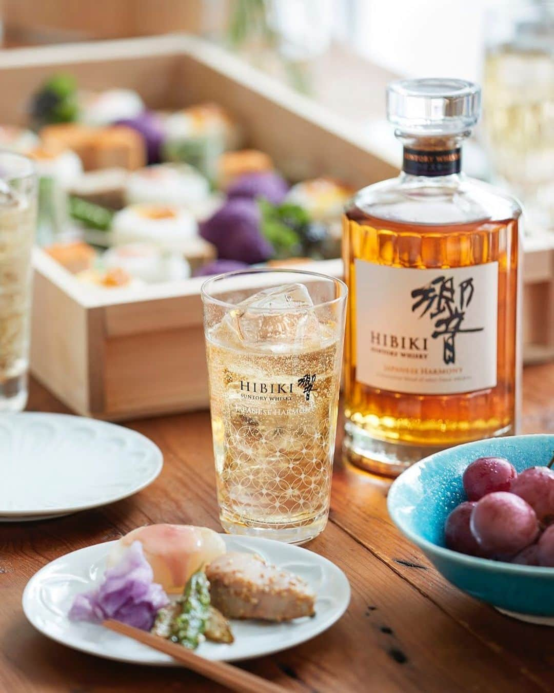 響 | SUNTORY WHISKY HIBIKIさんのインスタグラム写真 - (響 | SUNTORY WHISKY HIBIKIInstagram)「. HIBIKI TIME 季節を愛でる酒肴をあわせて Taste the seasonal blessings and admire the beauty of nature.  #響 #hibiki #響時間 #二十四節気 #立夏 #夏 #初夏 #homeparty #appetizer #おつまみ」5月9日 18時02分 - suntorywhisky_hibiki