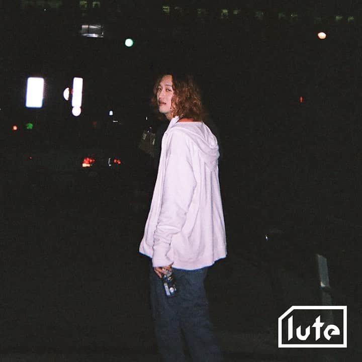 lute / ルーテのインスタグラム：「【Pick Up Artist : キタニタツヤ】 ソロ、バンド、楽曲提供など幅広く活動しているシンガーソングライター・キタニタツヤ(@inunohone)を紹介！ 5月31日には2度目のワンマンライブ「No H(e)aven for Her」を渋谷WWWにて開催🎉 . 左にスワイプしてね👆 . . Music by キタニタツヤ Photo by @rarara_camerara  #lute #lutemedia #music #キタニタツヤ」