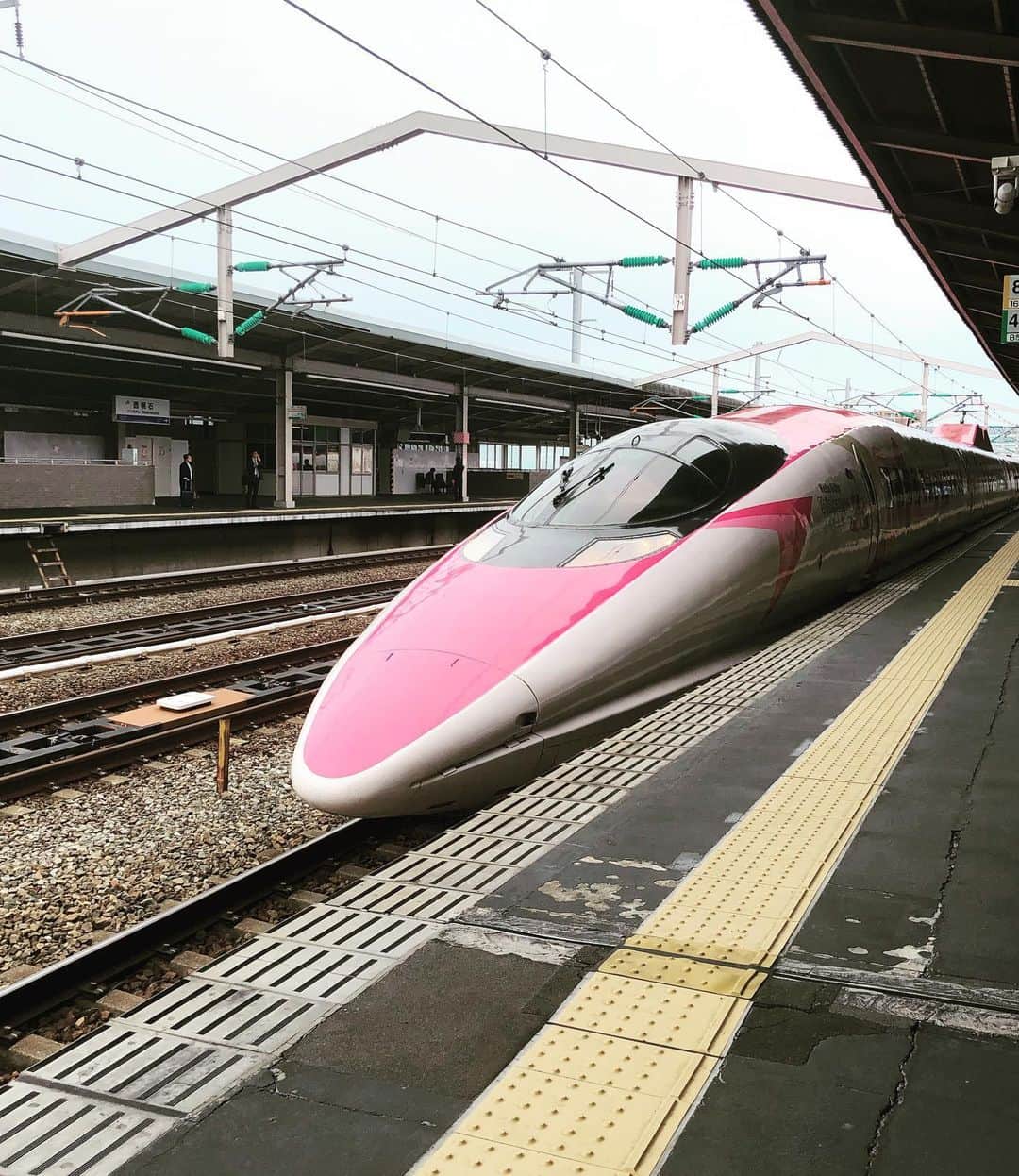 中村譲さんのインスタグラム写真 - (中村譲Instagram)「新幹線の中でも500系の型が一番好きです#pink #shinkansen #500 #hellokitty #新幹線 #ピンク #500系」5月9日 18時13分 - joechan1515