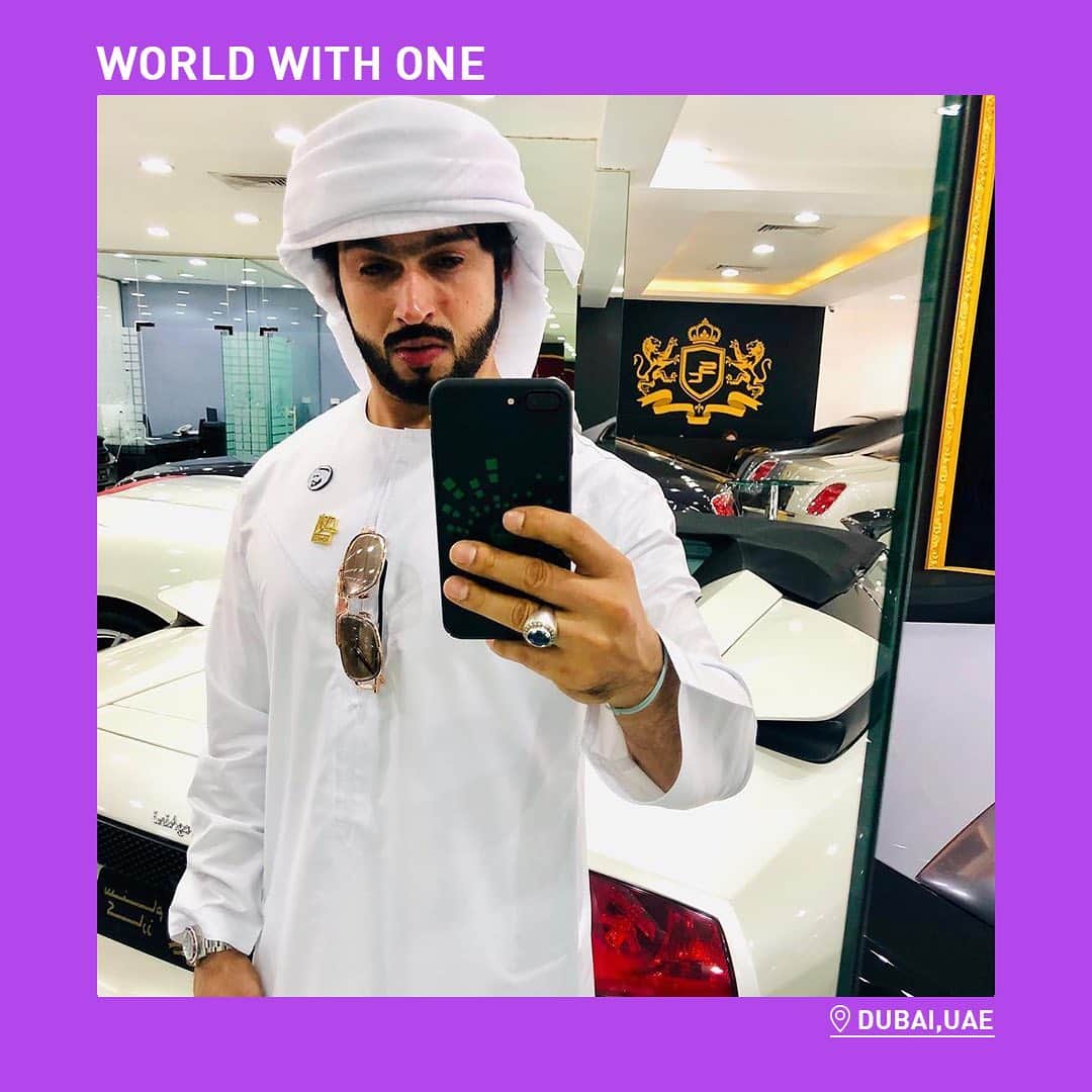 ONE MEDIAのインスタグラム：「. 真っ白な車と大きな指輪。﻿ ﻿ 富裕層が多く集まるイメージのドバイは、アラブ首長国連邦（UAE）の中心都市の一つ。﻿ 8月になると、最高気温は45度を超えることもある。﻿ ﻿ Iqbal Hatboor（@iqbal_hatboor）さんの写真からは、そんな想像通りのドバイの姿が見えた。﻿ ﻿ キラキラした車、大理石、カラッとした青空、そしてカンドゥーラとグトラ。﻿ カンドゥーラとは、Iqbalさんが着ているような服のことで、グトラは頭にしているターバンのこと。白が一番人気の色なのだそう。。﻿ ﻿ 世界の裕福な国TOP10に入っているUAE。その中でもドバイは一番裕福な都市だ。﻿ でもみんなが豊かに暮らしているわけではない﻿ ﻿ UAEの貧富の差はとても大きく、全体の19.5%が貧困層（日給2,200円以下で暮らす人たち）だ。﻿ ﻿ 多くがインドやインドネシアなどからの移民で、移住前には高収入と快適な住居環境を約束されるが、実際にはそうではないケースが多々ある。ドバイでの生活費と家賃に追われ、母国にお金を送金できずに就業を終える人々もいるという。﻿ ﻿ Human Rights Watchによれば、雇用者から性的虐待や暴力をふるわれたと声をあげる人々もいるが、貧困問題に関しての公式な情報は、政府からは出されていない。﻿ ﻿ もし私たちがドバイの裕福な家庭に生まれていたら、クーラーの中で過ごし、宝石を身にまとい、キラキラのスポーツカーを乗り回す毎日を送っていたかもしれない。﻿ ﻿ では逆に、あなたがドバイに稼ぎにいく立場だったら？﻿ ﻿ あなたはどう生きるだろうか。﻿ ﻿  ーーーーーーーーー﻿ 🌎World with ONE🌍 あなたの知らない世界を、ONEと一緒に知ろう。﻿ ﻿ 文：@mari_hikita﻿ ﻿ ﻿ 出典：VICE Ben Anderson's Debrief on the Living Conditions of Migrant Workers in Dubai  #ドバイ #dubai🇦🇪 #UAE #uaelife #uaecars #dubaifashion #🇦🇪 #humanrightswatch #貧困問題 #経済 #expo2020dubai #worldnews #world #写真」