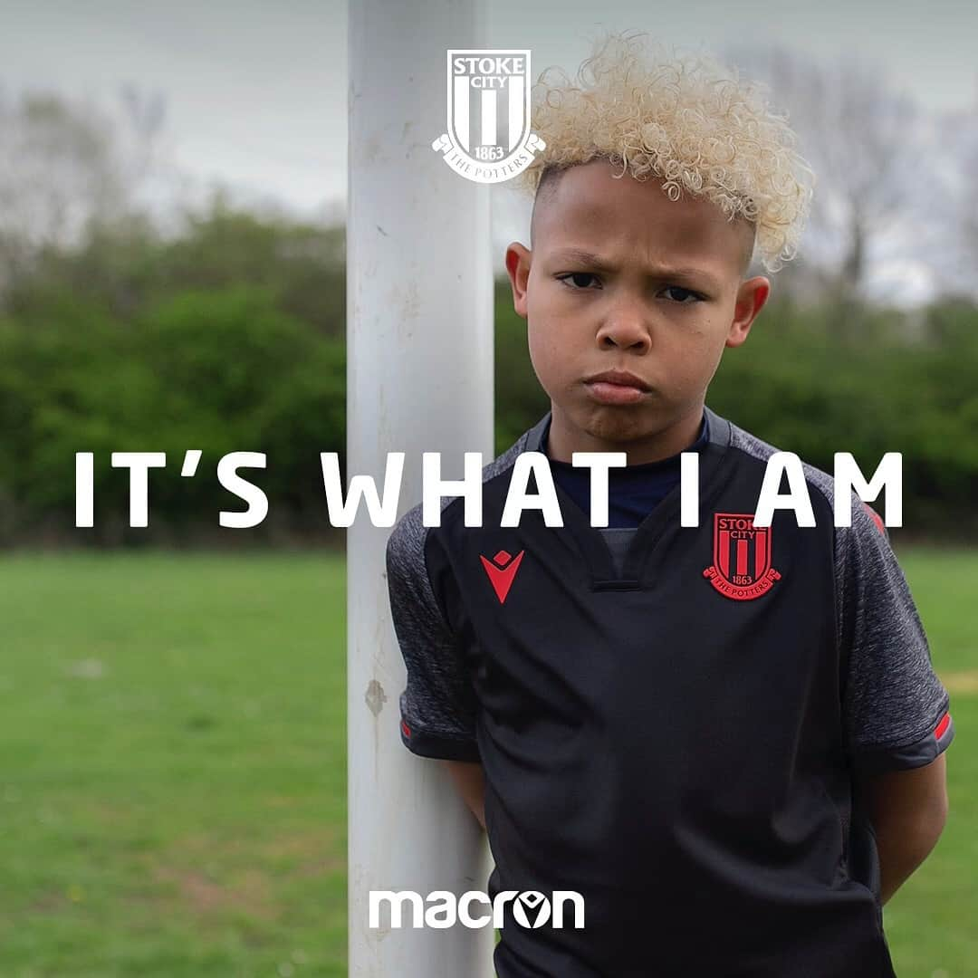 ストーク・シティFCさんのインスタグラム写真 - (ストーク・シティFCInstagram)「It’s who we are. 🔴⚪️ x 🖤  The new 2019/20 kit is available for purchase by following the link in our bio. #SCFC 🔴⚪️」5月9日 18時38分 - stokecity