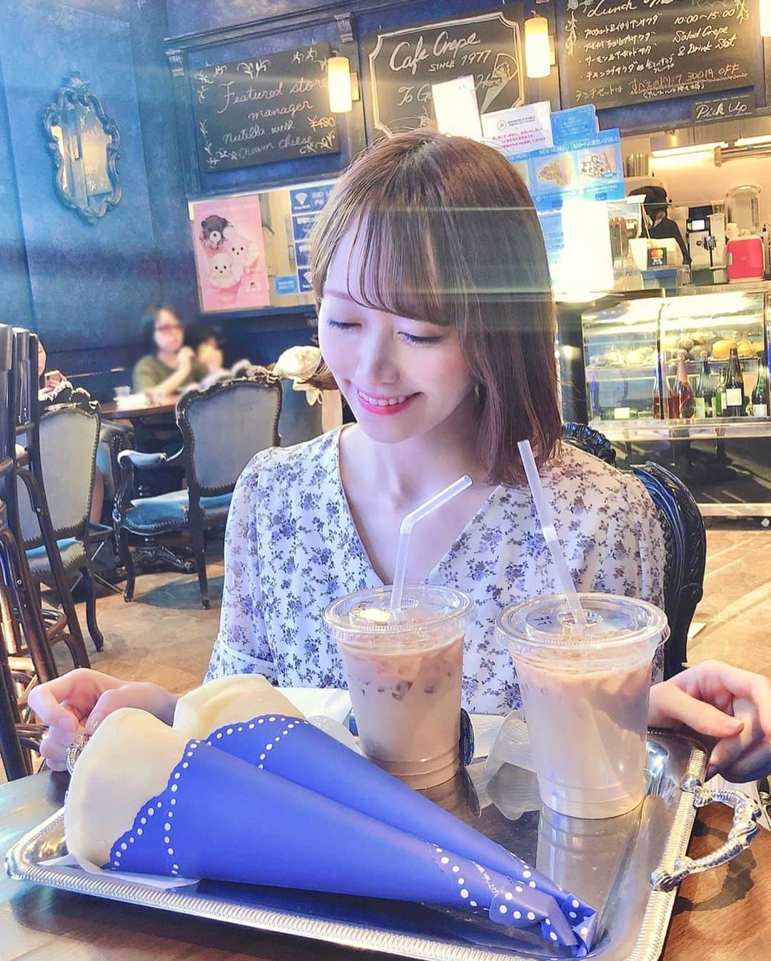 佐藤瀬奈さんのインスタグラム写真 - (佐藤瀬奈Instagram)「無性にクレープが食べたくなったので 六本木ヒルズのCAFE CREPEへ💓⠀ ⠀ 久しぶりに @asamiichioka とお茶したよ😆❣️⠀ ⠀ いつも近況報告をマシンガンで話す私たち🤣 帰る頃には喉がカラッカラでしたw 楽しかったー♡♡⠀ ⠀ クレープはいつも絶対チョコバナナを選んじゃうんだけど、みんなは何味が好きですか？🤔💕 ・ ・ ・ #cafecrepe#カフェクレープ#六本木ヒルズ#六本木カフェ#東京カフェ#クレープ#東京グルメ#カフェ部 #グルメ女子#六本木グルメ#スイーツ#スイーツ女子#せぷグルメ」5月9日 18時33分 - senapuu