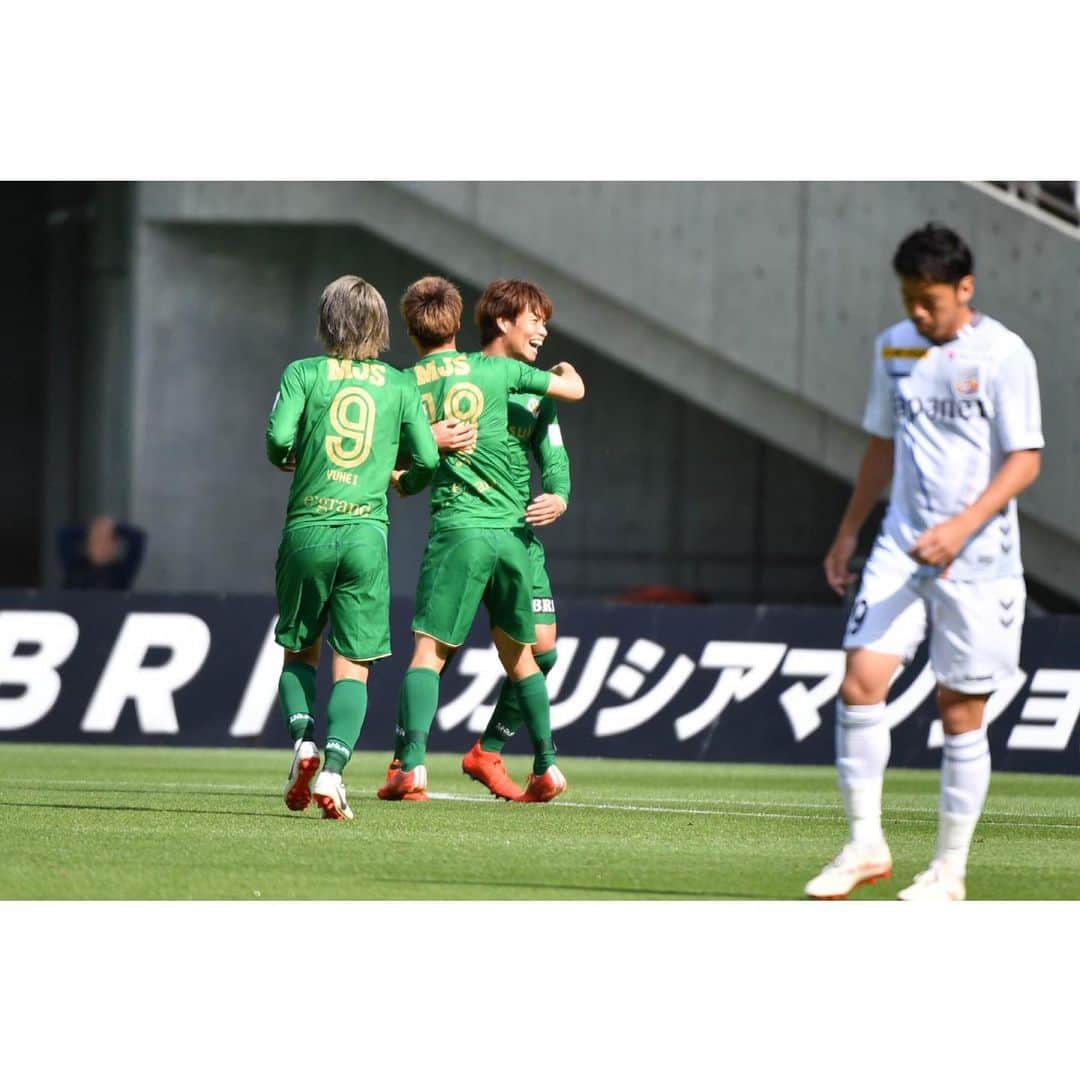 のインスタグラム：「. 今季3ゴール目。 #jleague #jリーグ #j2 #東京ヴェルディ #tokyoverdy #verdy #verdyfamily #soccer #football⚽ #football #サッカー #フットボール #小池純輝 #19 #⚽️ #vファーレン長崎」