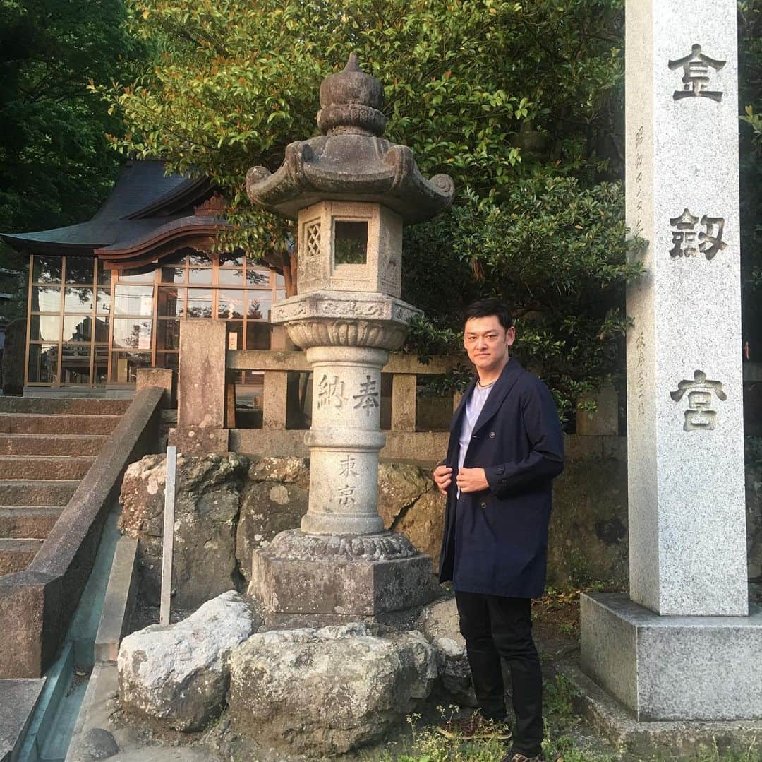 宮田麺児のインスタグラム：「日本三大金運神社 金劍宮 に寄って貰った！ こりゃ ヴィクトリアマイル大当たりや。  #石川#白山#金沢#金運#パワースポット#金劍宮#金剣宮#超ムーの世界」