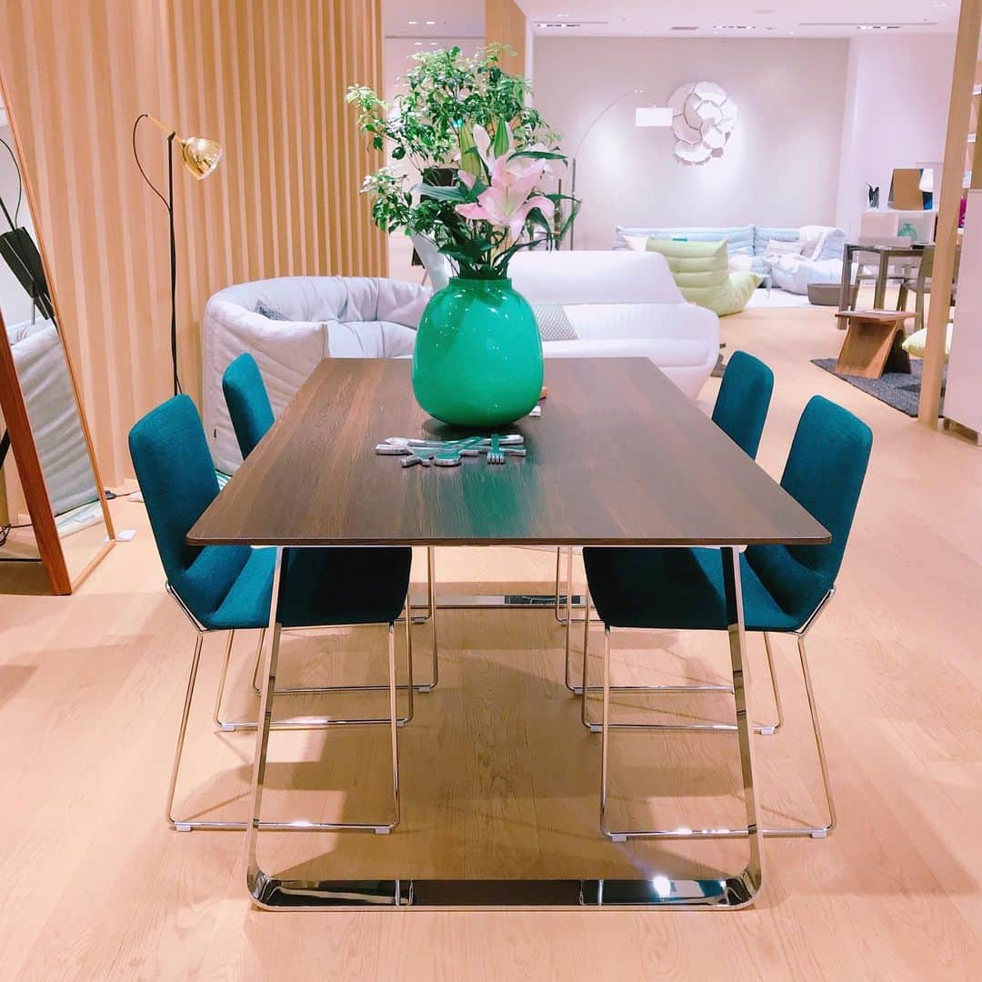 ligne roset shopのグルメインスタ