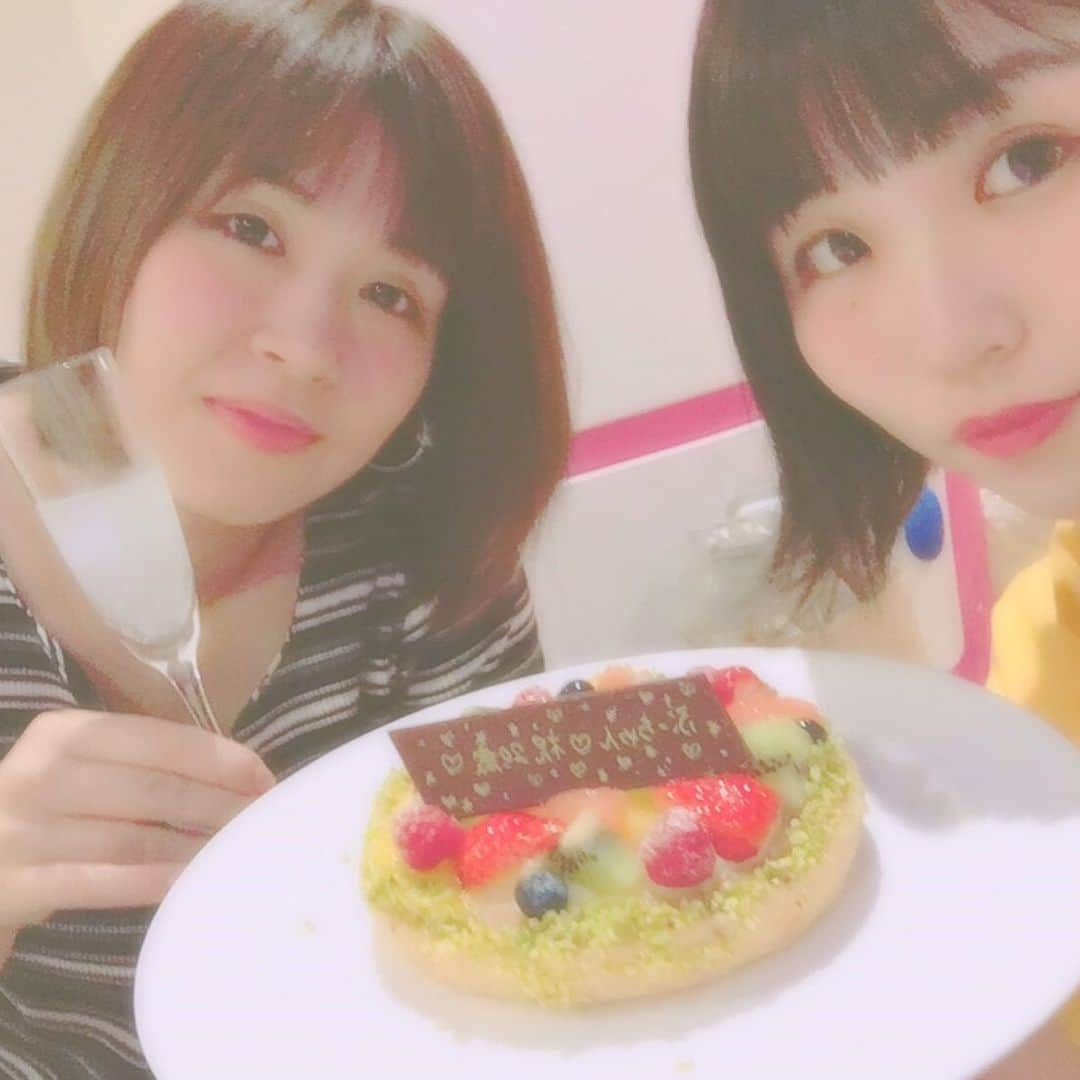 佐川奈美さんのインスタグラム写真 - (佐川奈美Instagram)「誕生日おめでとう、21歳全力で楽しめ👍 #実は山田涼介くんも誕生日💓 #世界一の妹 #感謝の気持ちは忘れずに！ #お誕生日おめでとう！  #尊敬出来る妹」5月9日 18時51分 - namirina