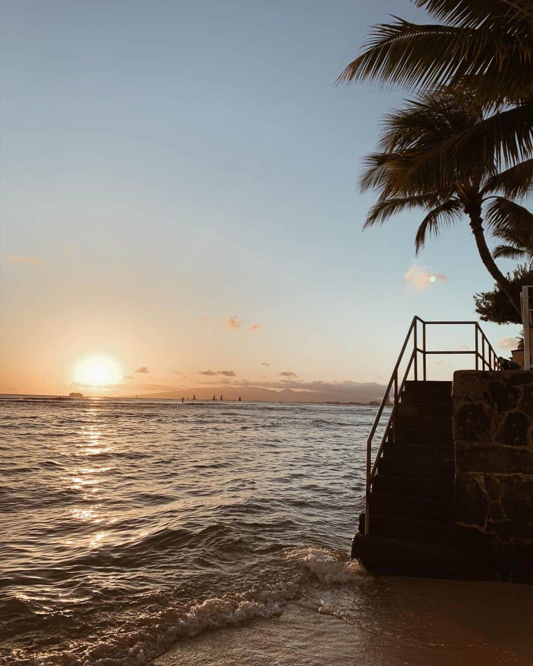 春名亜美さんのインスタグラム写真 - (春名亜美Instagram)「ＧＯＯＤ ＮＩＧＨＴ🌙 ・ ・ ・ #sunset #sunsetbeach #beach #Hawaii #hawaiilife」5月9日 19時03分 - amiharunaami