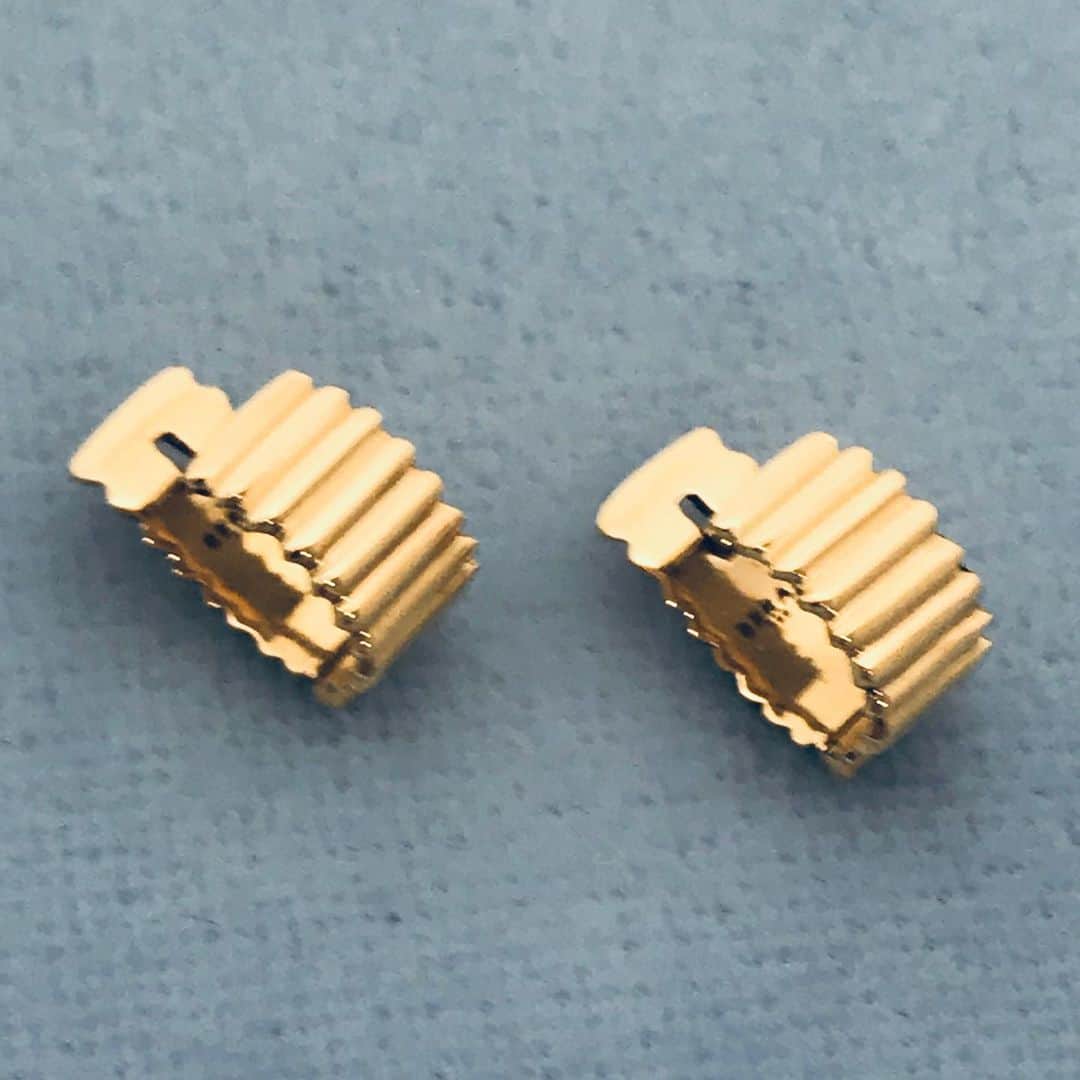 のインスタグラム：「🌟Diseño y Arte en una pieza 🌟Pendientes en oro amarillo de la colección Clásica #JoaquinBerao #jewelry #handmade #jewelryaddict #jewelrydesign #fashion #woman #designer #art #JoaquinBeraoJapon #JoaquinBeraoMilan #JoaquinBeraoValencia」