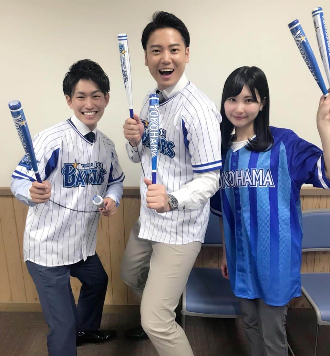 黒崎貴之さんのインスタグラム写真 - (黒崎貴之Instagram)「ㅤㅤㅤㅤㅤㅤㅤㅤㅤㅤ きのうのプロ野球﻿ 横浜DeNAベイスターズvs読売ジャイアンツ⚾️﻿ ﻿ 試合前のオープニングセレモニーのアナウンサーは我々3人‼️﻿ この4月に入社した前野智郎アナと行貝寧々アナ✨﻿ ﻿ 新人の登竜門でもあるセレモニー﻿ かなりの緊張みたいでしたが、すごく落ち着いていて堂々としてましたよー😊✨﻿ ﻿ ぜひ、これからも BSNのニューフェイスをよろしくお願いします😆‼️‼️﻿ ﻿ #BSNアナウンサー﻿ #黒崎貴之﻿ #前野智郎﻿ #行貝寧々﻿ #3人で並ぶと﻿ #くろちゃき﻿ #1人だけ﻿ #老けてる﻿ #両サイド﻿ #めっちゃフレッシュ」5月9日 19時03分 - kurosaki_bsn