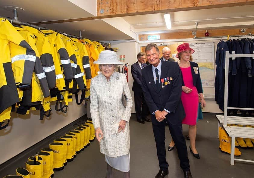 ロイヤル・ファミリーさんのインスタグラム写真 - (ロイヤル・ファミリーInstagram)「Princess Alexandra visited @rnli Shoreham yesterday, where Her Royal Highness met crewmembers and toured the station’s facilities.  Shoreham Harbour has had a lifeboat station for 154 years and, in 2011, Princess Alexandra and The Duke of Kent, President of the RNLI, officially opened @shorehamlifeboat’s new boathouse after it was rebuilt. The boathouse is home to a Tamar class all weather lifeboat, named ‘Enid Collett’.」5月9日 19時08分 - theroyalfamily