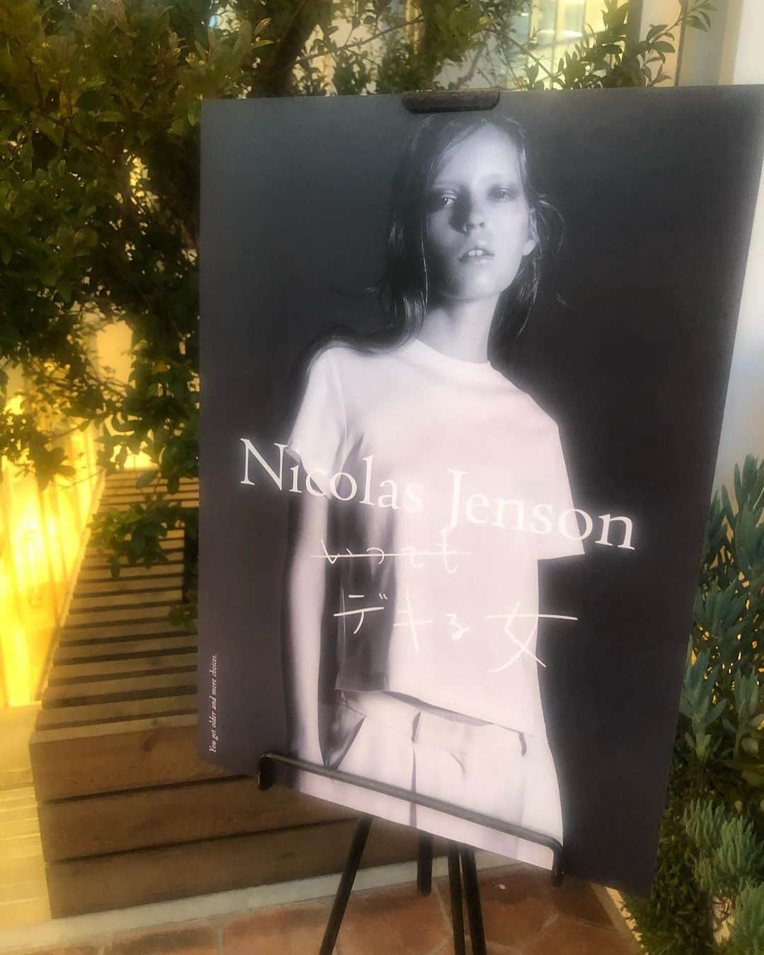 彩希エリナさんのインスタグラム写真 - (彩希エリナInstagram)「"デキル女性"をテーマに展開されたNicolas Jenson(@nicolasjenson )というファッションブランドのlaunch partyへお邪魔してきました。すぐはしゃぐし、すぐすっ転ぶし、デキる女性とは程遠いですが大人目指して頑張るぞー💪wwwボーダー着ると赤リップ💄にしたくなるのって私だけ⁇😗 #fashion #womenfashion #womenfashionstyle #simplestyle #launchparty #nicolasjenson #ファッション #アパレル #ファッションブランド #洋服 #ローンチパーティー #お披露目 #代官山 #デキる女性 #程遠し #頑張るんば #ボーダートップス #大人コーデ #シャネルブーティー #脱ぐの鬼大変系」5月9日 19時15分 - erina_saiki