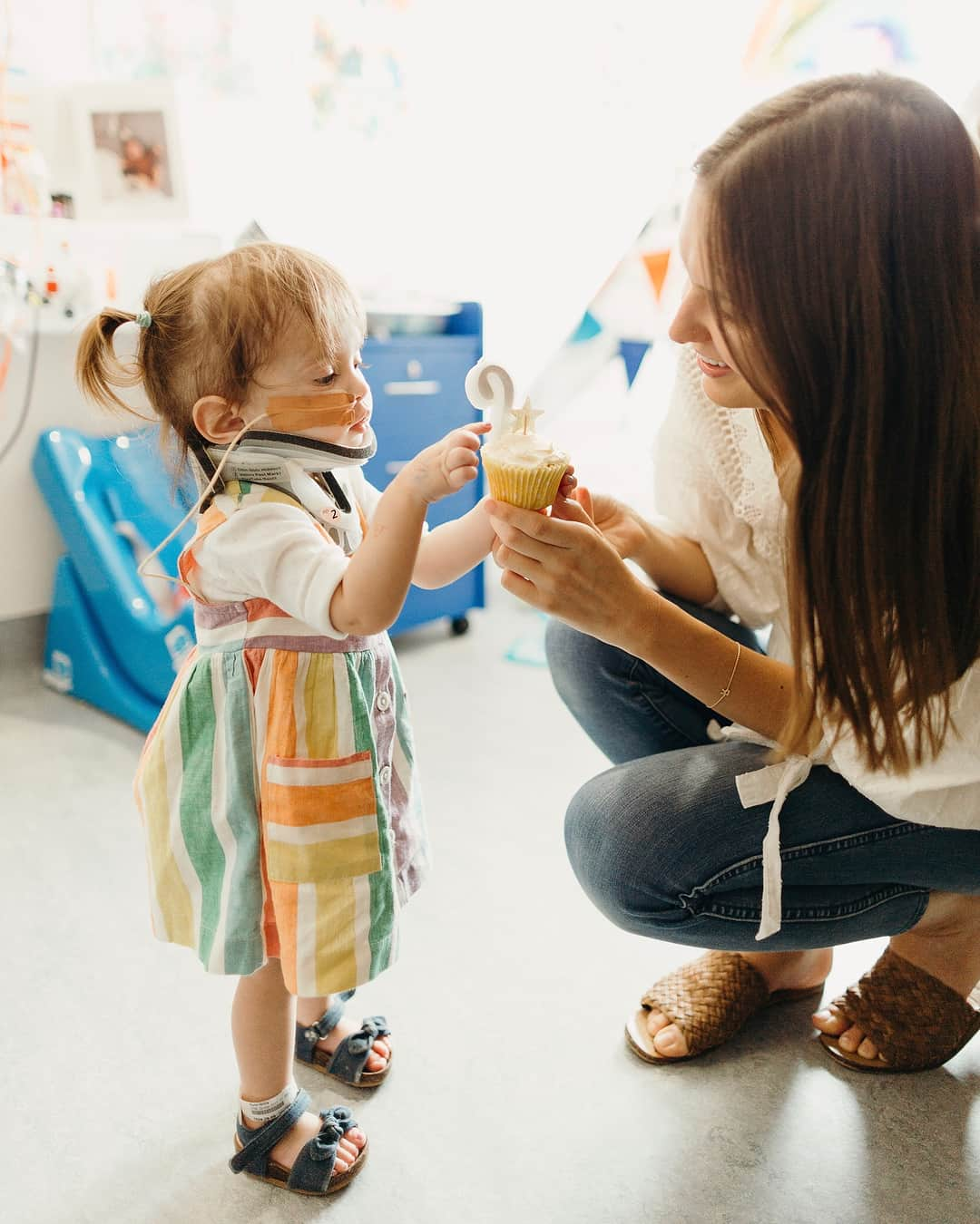 ジェシカ・スタインさんのインスタグラム写真 - (ジェシカ・スタインInstagram)「Our Ru is two! 🌈🧚‍♀️💕🌞🎈🍄🌱🐥 🎉 We never would have thought that having Ru’s birthday in hospital would end up being one of the best days of her life. But as always I’m reminded to never expect anything else from the tiniest, mightiest girl who turns every moment in to beaming love and laughter. We are eternally grateful to everyone at @sydney_kids, @starlightau, @clowndoctorsaus, @rmhc_sydney and most of all her nurses (who became like second family) on C2S for taking care of and loving on our crazy girl so, so much. 🌻❤️」5月9日 19時26分 - tuulavintage