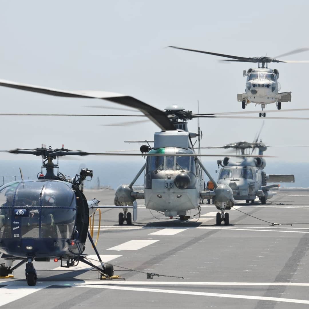 海上自衛隊さんのインスタグラム写真 - (海上自衛隊Instagram)「平成31年度インド太平洋方面派遣訓練部隊（IPD19）護衛艦「いずも」、「むらさめ」は、米海軍、インド海軍及びフィリピン海軍と九州西方から南シナ海に至る空海域において、共同巡航訓練を実施しました。  #海上自衛隊  #JMSDF #usnavy  #indiannavy  #philippinesnavy」5月9日 19時30分 - jmsdf_pr