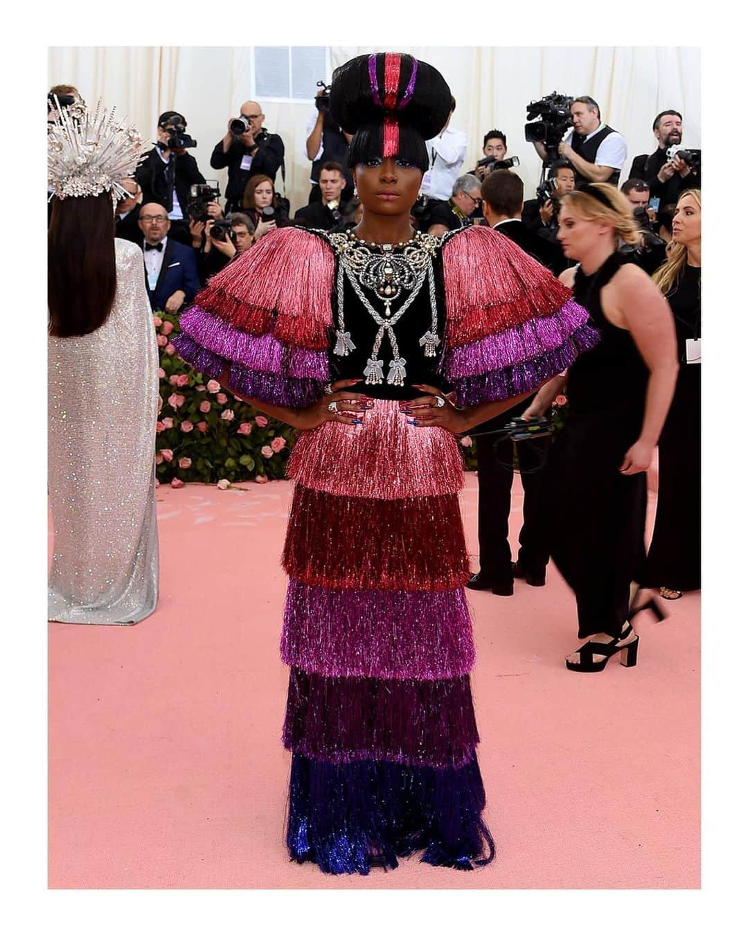 グッチさんのインスタグラム写真 - (グッチInstagram)「@kikilayne at the #MetGala @metcostumeinstitute in a custom #Gucci lurex fringe gown with embroidered velvet bodice, tights with hand painted writing, lamé GG motif socks, metallic leather and mesh sandals with yellow crystals. She also wore #LeMarchédesMerveilles #GucciJewelry lion head earrings in white gold, pink tourmaline and diamonds, rings in white gold, with gems including rubies, diamonds, pink tourmaline and a fire opal. She wore the new @guccibeauty Rouge à Lèvres Satin shade 201 in ‘The Painted Veil.’ #GucciBeauty #MetCamp #AlessandroMichele @alessandro_michele #MetGala2019」5月9日 19時28分 - gucci