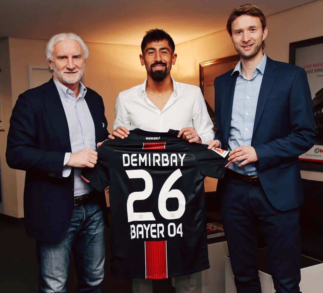 バイエル・レバークーゼンさんのインスタグラム写真 - (バイエル・レバークーゼンInstagram)「#Bayer04 signs Kerem #Demirbay for next season until 2️⃣0️⃣2️⃣4️⃣! We can't wait to welcome our new number 2️⃣6️⃣ in Leverkusen! #StärkeBayer ⚫️🔴💪 #Werkself」5月9日 19時33分 - bayer04fussball