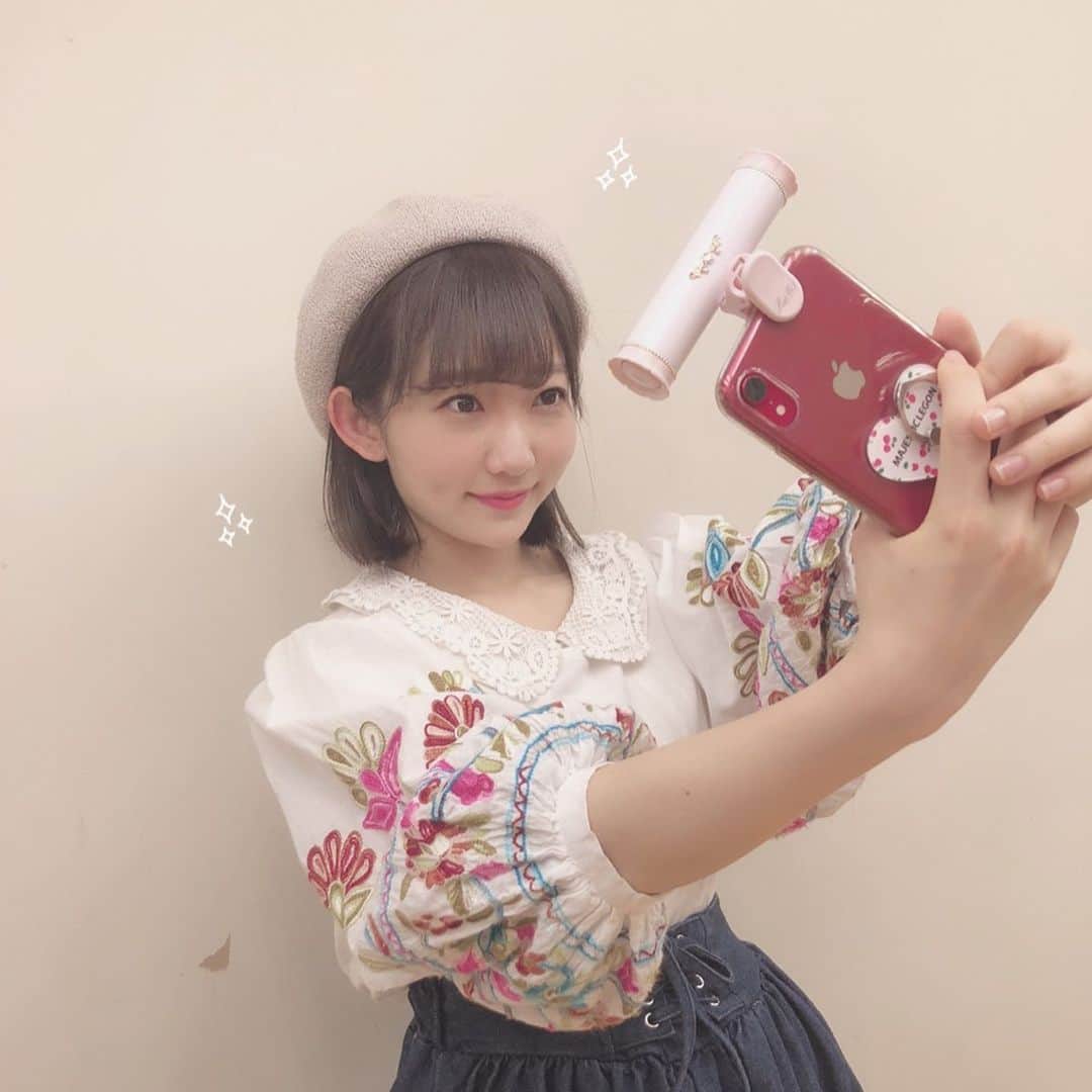 夏川愛実のインスタグラム：「ㅤㅤㅤㅤㅤㅤㅤㅤㅤㅤㅤㅤㅤ ㅤㅤㅤㅤㅤㅤㅤㅤㅤㅤㅤㅤㅤ  わたしも愛用してる フォトジェニックライトレイミー💓 ㅤㅤㅤㅤㅤㅤㅤㅤㅤㅤㅤㅤㅤㅤㅤㅤㅤㅤㅤㅤㅤㅤㅤㅤㅤㅤㅤㅤㅤㅤ とにかくデザインがかわいいのと、 軽くて小さいのに すっごく明るく照らしてくれるからびっくり！ ㅤㅤㅤㅤㅤㅤㅤㅤㅤㅤㅤㅤㅤㅤㅤㅤㅤㅤㅤㅤ 明るさが3段階になってて 充電式なのでとても便利😊 ㅤㅤㅤㅤㅤㅤㅤㅤㅤㅤㅤㅤㅤㅤㅤㅤㅤㅤㅤㅤㅤㅤㅤㅤㅤㅤㅤㅤㅤㅤ 夜にお友達と写真撮る時や 綺麗に物や食べ物を撮りたい時などにも おすすめです🎵 ㅤㅤㅤㅤㅤㅤㅤㅤㅤㅤㅤㅤㅤㅤㅤㅤㅤㅤㅤㅤㅤㅤ クリップで携帯に止められるから とても楽！ぜひ使ってみてね❤︎ ㅤㅤㅤㅤㅤㅤㅤㅤㅤㅤㅤㅤㅤㅤㅤㅤㅤㅤㅤㅤㅤㅤ ㅤㅤㅤㅤㅤㅤㅤㅤㅤㅤㅤㅤㅤㅤㅤㅤㅤㅤㅤㅤㅤㅤ #フォトジェニックライトレイミー#レイミー #レイミー女子#自撮りライト#女優ライト#芸能人御用達 #アイドル#自撮り#ライト#照明#フォトジェニック  ㅤㅤㅤㅤㅤㅤㅤㅤㅤㅤㅤㅤㅤㅤㅤㅤㅤㅤㅤㅤㅤㅤㅤㅤ」