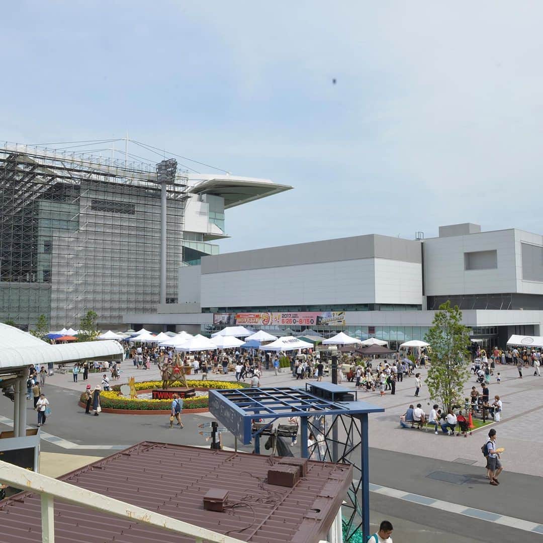 のインスタグラム：「【「第15回東京蚤の市」出店者一部変更のお知らせ】 当初出店予定に掲載のありました2店舗は都合により当日の出店が叶わなくなりました。お楽しみにしていただいていた方は申し訳ございません。 ・MAP110／ideot ・MAP168／こどもパン ▶︎詳細はプロフィールのリンクより「 @tokyonominoichi 」へ ストーリーでは出店者の目玉商品を毎日紹介中！ . 【「第15回東京蚤の市」開催概要】 日程：2019年5月11日（土）、12日（日） 入場料：700円（小学生以下無料） 会場：大井競馬場（東京都品川区勝島2-1-2） . #tokyonominoichi#東京蚤の市#手紙社#手紙舎#tegamisha#vintage#antique#アンティーク#ブロカント#東京北欧市#東京豆皿市#豆皿#箸置き#mamezara#大井競馬場#東京蚤の市まであと2日！」