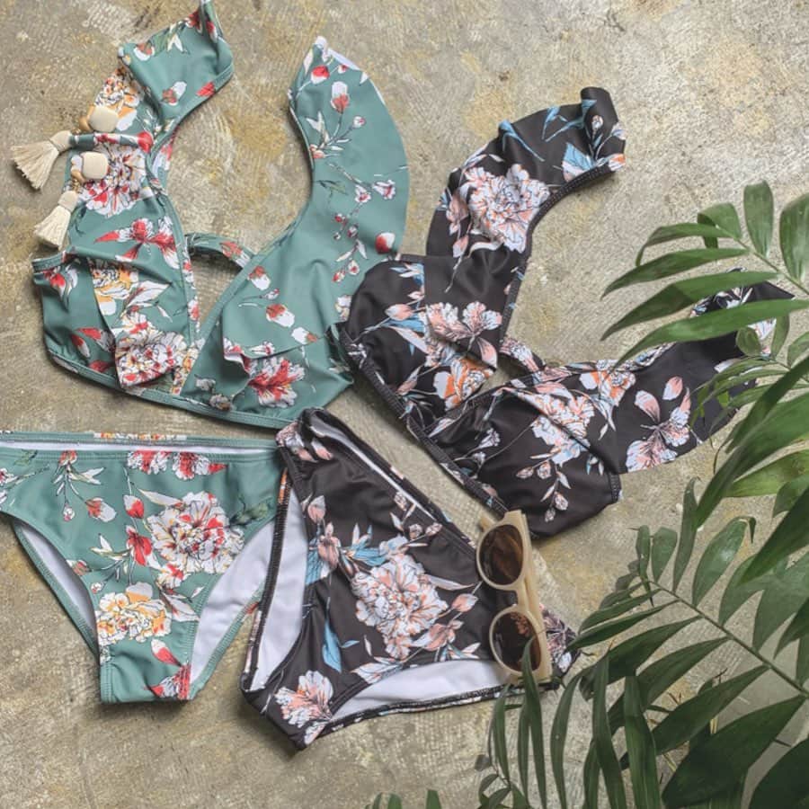 sea_dressさんのインスタグラム写真 - (sea_dressInstagram)「. 👙New Color !!👙 . 大人気ビキニに大人に花柄が新登場❣️ . . ✔フロントVフリルビキニ(drxm0082) . 2,990円＋tax✨ . . 肩から胸元にかけてのフリルデザインが大人可愛いビキニ👙 Vカットのラインがデコルテを綺麗に魅せます✨ . . color： ベージュ/マスタード/ブルーグリーン/ネイビー/ブラック/花柄(グリーン)/花柄(ブラック) size：S/M/L/LL . . #SEADRESS #シードレス #seadress_official #水着 #swimwear #bikini #ビキニ #ビーチ #beach #海 #sea #プール #pool #リゾート #resort #フェス #fes #女子会 #女子旅 #タビジョ #travel #trip #デート #date #ファミリー #大人水着 #プチプラ #プチプラ水着 #花柄 #花柄ビキニ」5月9日 19時43分 - seadress_official