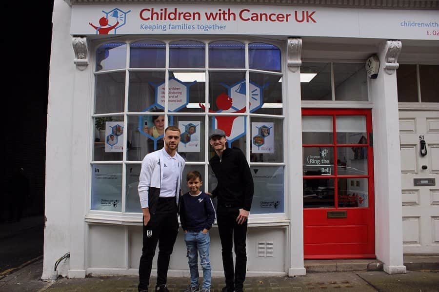 アンドレ・シュールレさんのインスタグラム写真 - (アンドレ・シュールレInstagram)「Yesterday we were invited to visit the office of @childrenwithcanceruk and were able to meet the incredible people that are helping so many children! Also met the big boy Blue and his mother! How strong they were during his battle and to see them so happy now is so inspiring🙌🏻🙏 to all the donors and people that are helping these kids THANK YOU 🙌🏻🙌🏻 @childrenwithcanceruk」5月9日 19時57分 - andreschuerrle