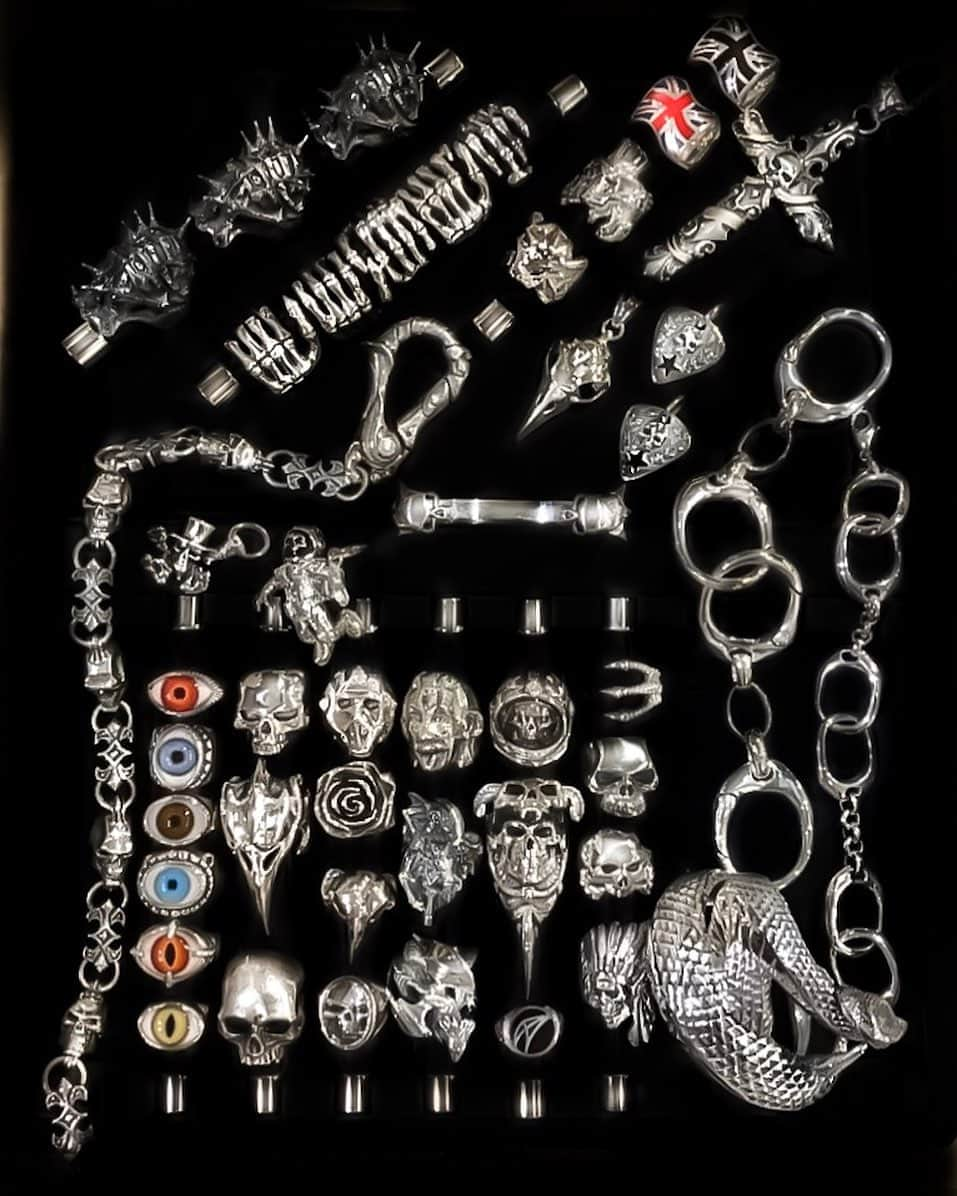 クレイジーピッグさんのインスタグラム写真 - (クレイジーピッグInstagram)「Check out our page for more, turn on post notifications 👏 #rings #silver #diamond #ring #wallet #chain #biker #rocknroll #skulls #cross #stone #eyes #eyelashes #colour #blue #red #brown #ruby #red #bone #claw #wild #animal #fire #hide #black #instablackandwhite #blackandwhite」5月9日 19時53分 - crazypigdesignslondon