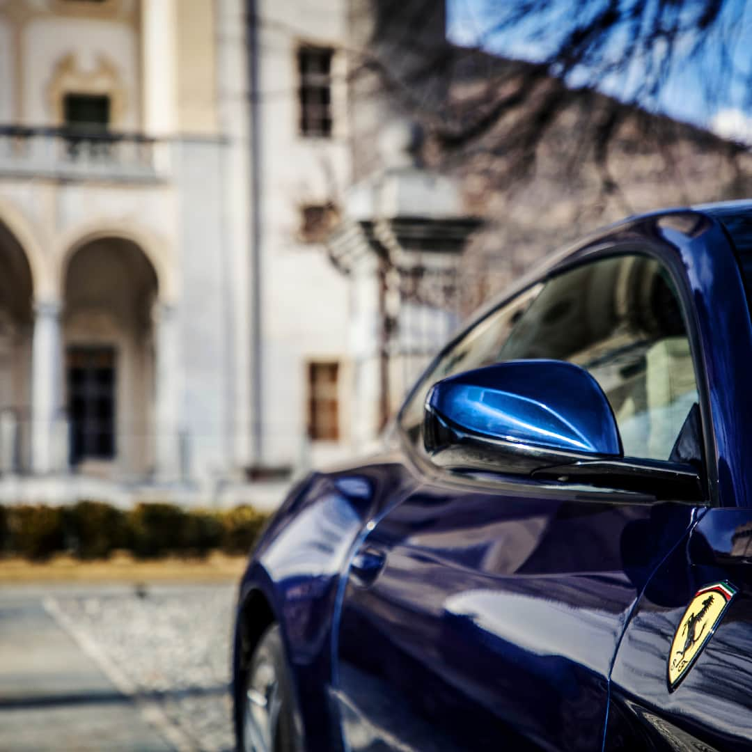 フェラーリさんのインスタグラム写真 - (フェラーリInstagram)「Arrive in style with a model made to be admired. #FerrariGTC4Lusso #FerrariExperience #Ferrari #Details」5月9日 20時01分 - ferrari