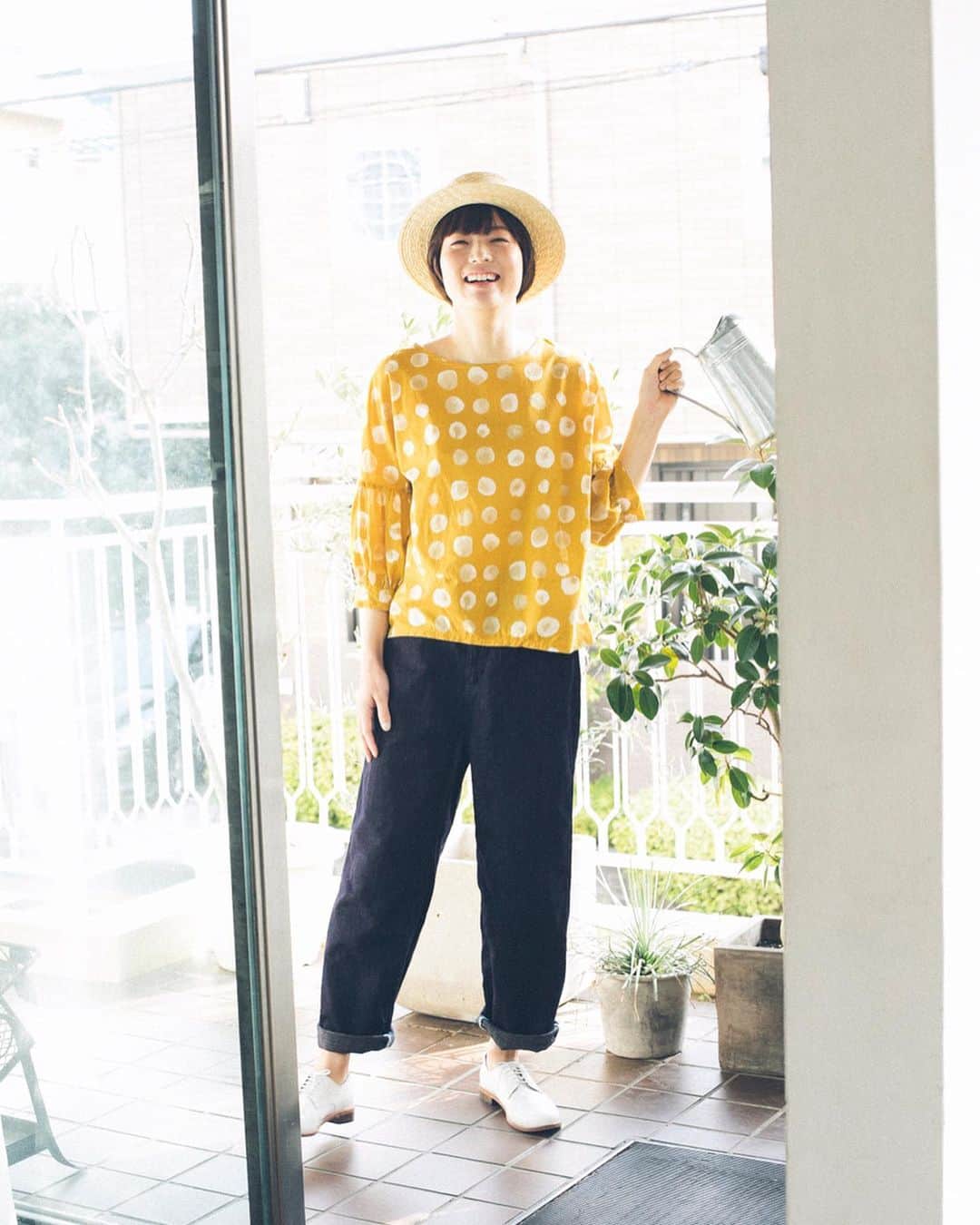 ナチュランさんのインスタグラム写真 - (ナチュランInstagram)「数量限定で再入荷！ファーマーパンツ と アンクルボーイズデニム。 ﻿﻿﻿ ﻿ ﻿ 長らくお待たせしておりました「りんごデニム」、やっと再入荷しました。﻿﻿﻿ 大変人気の商品ですのでどうぞお早めに…﻿﻿﻿ ﻿﻿﻿ ﻿﻿﻿ ※りんご1つとほぼ同じ重さが由来で名付けられた「りんごデニム」。﻿﻿﻿ 重たいイメージがあるデニムパンツの概念が変わる、驚きの軽さです。﻿﻿﻿ リラックスして穿ける着心地の良さに加え、敬遠しがちな真夏でも気軽にデニムスタイルを楽しんでいただけます。﻿﻿﻿ ﻿﻿﻿ ﻿﻿﻿ -----------﻿﻿﻿﻿﻿﻿ ■リネンファーマーパンツ［CAQ-2A29-0204-A］﻿﻿﻿ 腰回りゆったりな履き心地が嬉しいウエストゴム入りのファーマーパンツ。﻿﻿﻿ ﻿﻿﻿ ﻿﻿﻿ -----------﻿﻿﻿﻿﻿﻿ ■リネンアンクルボーイズデニム［CAQ-2A29-0203-A］﻿﻿﻿ 適度な抜け感とこなれた着こなしが楽しめる、人気のアンクル丈ボーイズパンツ。﻿﻿﻿ ﻿﻿﻿ ﻿﻿﻿ ------------------------------﻿﻿﻿﻿﻿﻿ ﻿﻿﻿ ▶️お買いものは写真内のタグをタップしてくださいね。またはプロフィールからもナチュランへリンクしています。→@natulan_official﻿﻿﻿﻿﻿﻿ ﻿﻿﻿ ▶️写真内のタグは、販売中でも消えている場合がございます。ぜひ、ナチュランの検索窓から、商品コード又は商品名を、検索してみてくださいね。﻿﻿﻿﻿﻿﻿ ﻿﻿﻿ ▶️プロフィール画面では、季節のおすすめ商品や、再入荷情報をご紹介しています。ぜひ、ご覧くださいませ。→@natulan_official﻿﻿﻿﻿﻿﻿ ﻿﻿﻿﻿﻿﻿ -----------﻿﻿﻿﻿﻿﻿ #lifewear #fashion #今日のコーデ #コーディネート #ファッション #ナチュラル #ナチュラン #natulan #日々の暮らし #暮らしを楽しむ #シンプルライフ #シンプルコーデ #シンプル #春夏コーデ #大人女子 #大人コーデ #デニム #デニムコーデ #りんご #りんごデニム #ボーイズデニム #ファーマーパンツ #サキュウ」5月9日 20時01分 - natulan_official
