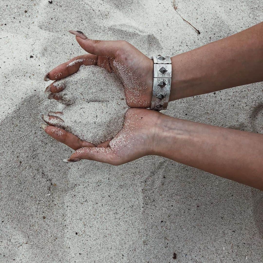 浪花ほのかのインスタグラム：「、 、 、  #砂浜 #ビーチ #海」