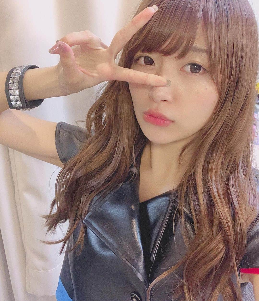 桃咲まゆさんのインスタグラム写真 - (桃咲まゆInstagram)「_ 珍しく衣装の写真と ライブの動画をあげてみるっ🤗 ロック好き😎❤️？ #BOD#BrooklynTheHole#rock #ライブ#アイドル#トキヲイキル」5月9日 20時10分 - mayu_momosaki