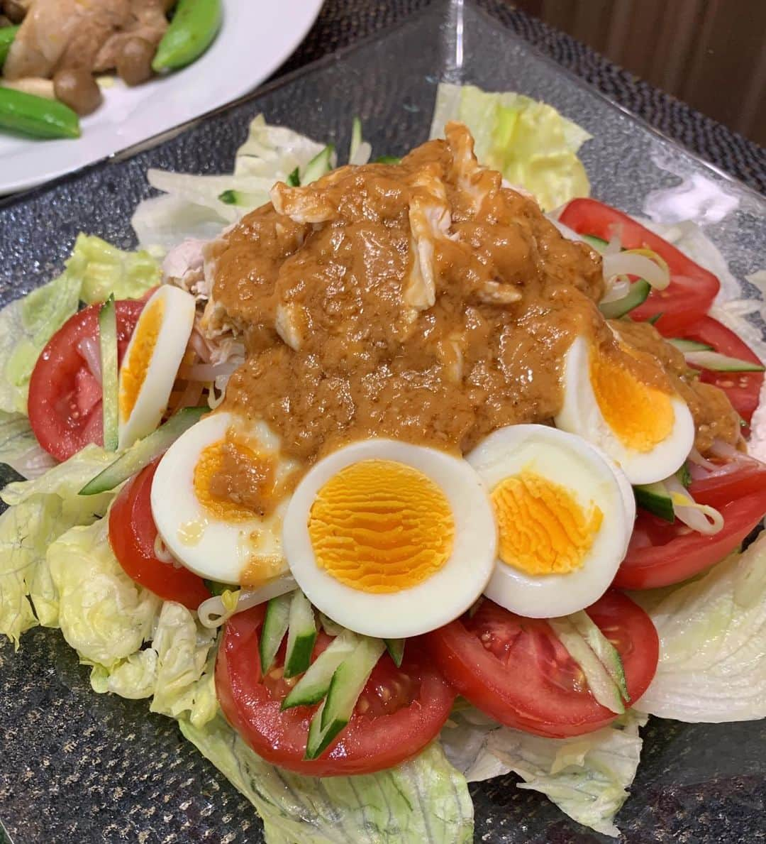 水谷雅子さんのインスタグラム写真 - (水谷雅子Instagram)「#晩御飯#おうちごはん #dinner  #棒棒鶏#豚肉とえんどうのピリ辛炒め #わかめスープ  #水谷雅子#水谷雅子beautybook50の私」5月9日 20時10分 - mizutanimasako