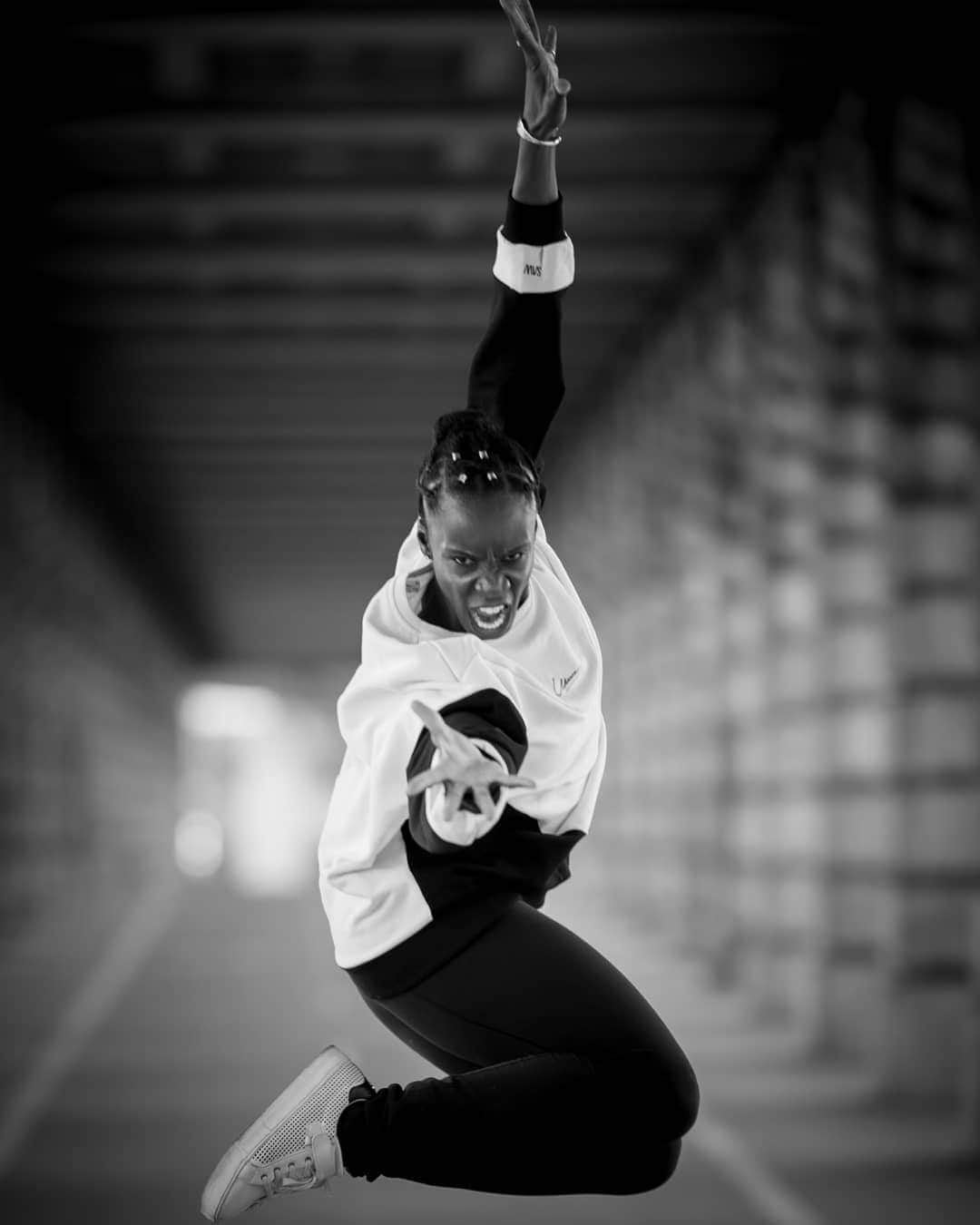 マエ＝ベレニス・メイテさんのインスタグラム写真 - (マエ＝ベレニス・メイテInstagram)「Thousands of emotions I wish I could scream to the world right now... . . . . . #PicOfTheDay #Art #Photography #Portrait #BlackAndWhitePortrait #blackgirlmagic #BlackAndWhite #Powerful #Woman #AthleticWoman #Paris #parisienne #AthleticWear #Quote #Inspiration #Olympian #Photoshoot #Jump #Inspirationalquote #Parismaville」5月9日 20時13分 - mae_meite