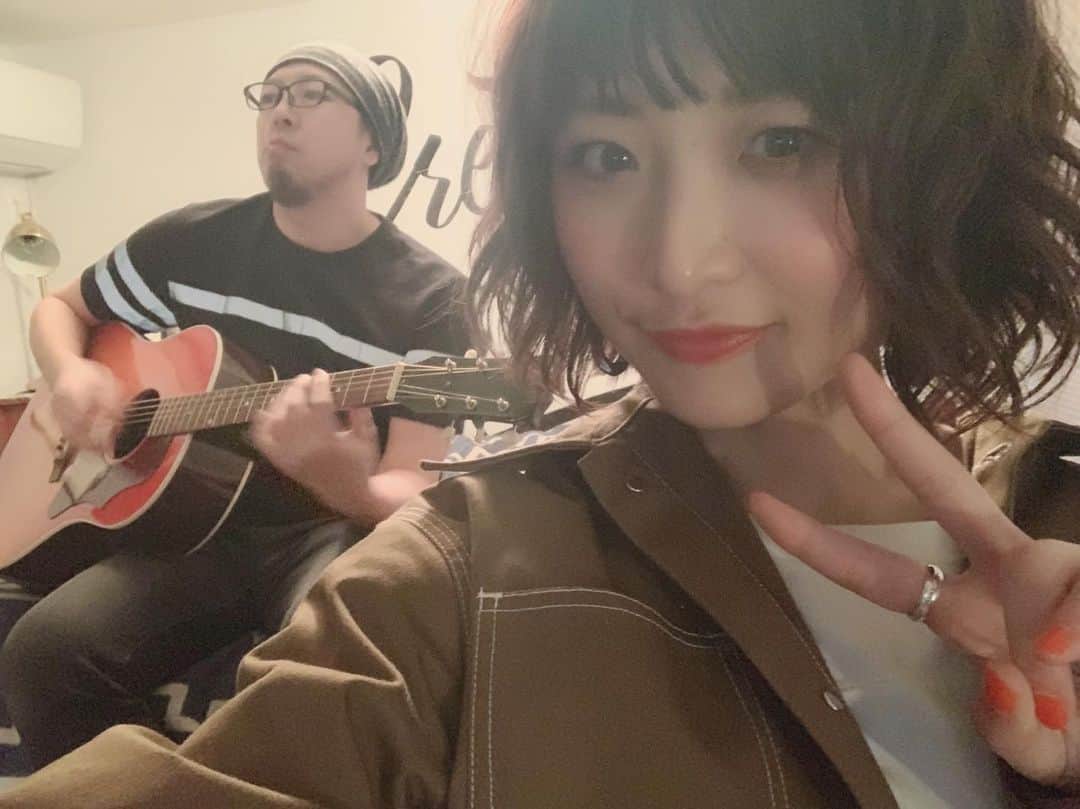 のインスタグラム：「歌ってみた撮影、完了🥳🎉 もうね、歌ってみたの枠超えてる、超すごいの撮れたから楽しみにしててー！！！😝❣️❣️❣️ そしてそして 今回、 アニキとこもりんにもそれぞれ1曲参加してもらいました😛🙌 どんな動画になるのか。。 乞うご期待🥳🎉🎉🎉 #PEPESALE #SATONO #歌ってみた #movieshooting #都乃」