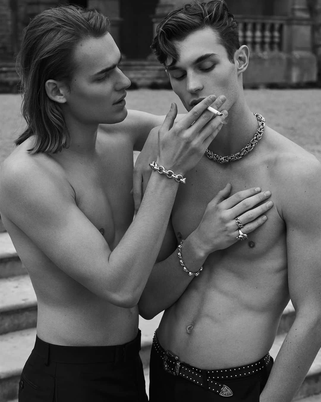 ジャスティン・キャンベルのインスタグラム：「@esquiresg 🚬」