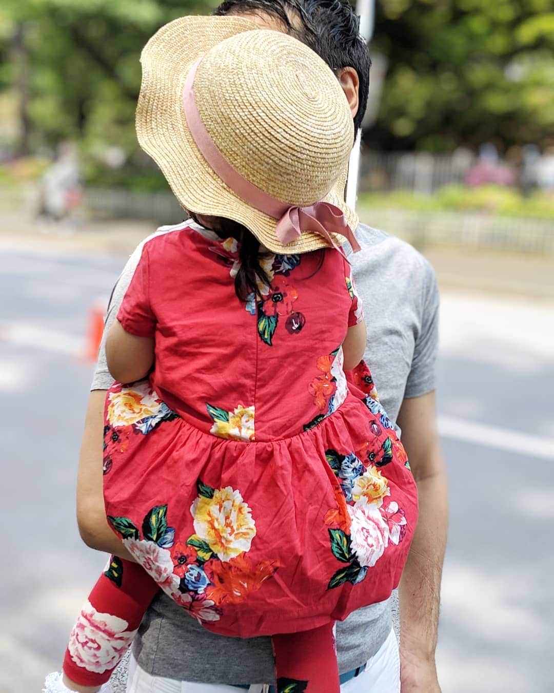 三喜本惠美さんのインスタグラム写真 - (三喜本惠美Instagram)「・ @maimiokuwa にプレゼントしてもらった 娘さんの帽子が可愛い❤️お気に入りです🌼🌼🌼 マイミ、ありがとう😘 #子供服#女の子服#1歳11ヶ月#ニコニコパーク」5月9日 20時43分 - megumi_mikimoto