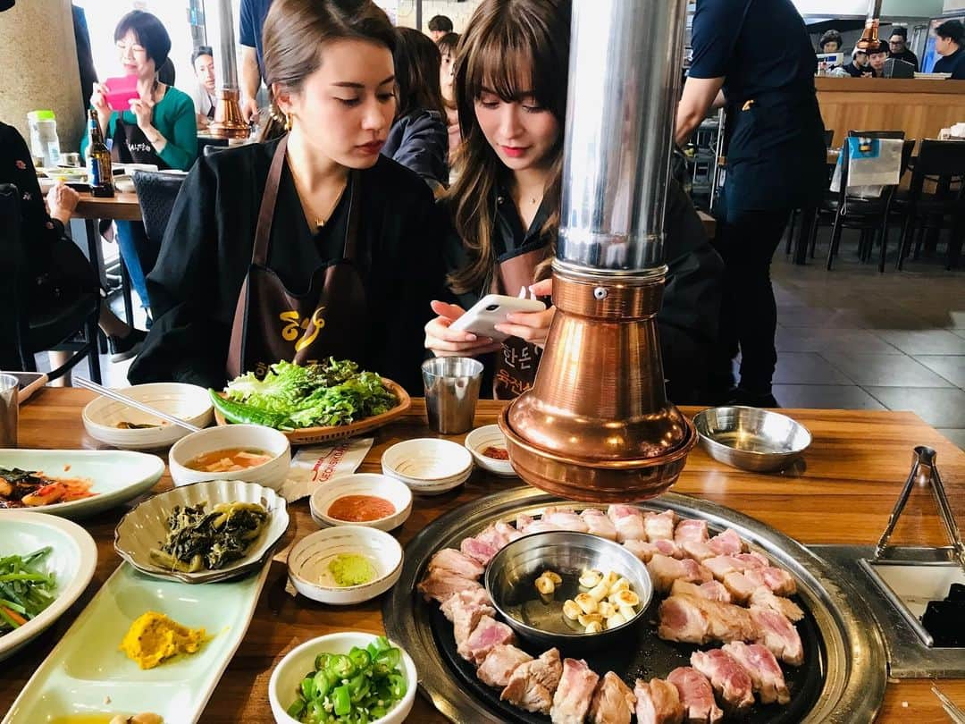 野崎萌香さんのインスタグラム写真 - (野崎萌香Instagram)「サムギョプサルを 食べるならここ「肉典食堂」へ ❣️ . . . 肉典食堂のモクサルは 感動の柔らかさ🐖💭🥢🇰🇷 .  塩わさびで食べれるのも 嬉しい🤤💕 . .  冷麺で締めて 海苔が効いた焼き飯でも締めて❤️ . . . ここは必ずまた行きたい❤️ #肉典食堂1号店」5月9日 20時48分 - moeka_nozaki