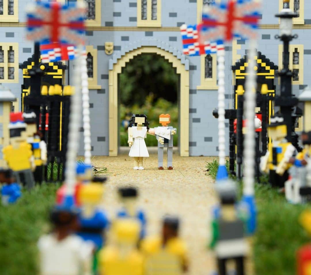 Good Morning Americaさんのインスタグラム写真 - (Good Morning AmericaInstagram)「Meghan Markle and Prince Harry’s newborn son Archie has only been alive for 4 days and he’s already been LEGO’d! 👶 You can see the royal baby scene for yourself at @legolandwindsor! 👑 #babysussex (📸: Jonathan Hordle/REX via Shutterstock)」5月10日 2時15分 - goodmorningamerica
