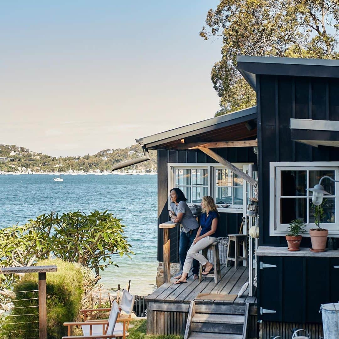 Airbnbさんのインスタグラム写真 - (AirbnbInstagram)「Once a peaceful refuge for a fisherman in the 1930s, this hand-built shack has been lovingly restored into an unforgettable cottage on the water’s edge. Mackerel Beach—with its boating, snorkeling, kayaking, and fishing—is only a few stone-steps down from this #AirbnbPlus home. Caught cod that morning? Cook it in the brick oven. Then after lunch, relax on the sandstone terrace or in the hammock by frangipani flowers and enjoy breathtaking views of the waters of Pittwater.  Click the link in our bio to see more #AirbnbPlus homes verified in person for quality and design.」5月10日 2時16分 - airbnb