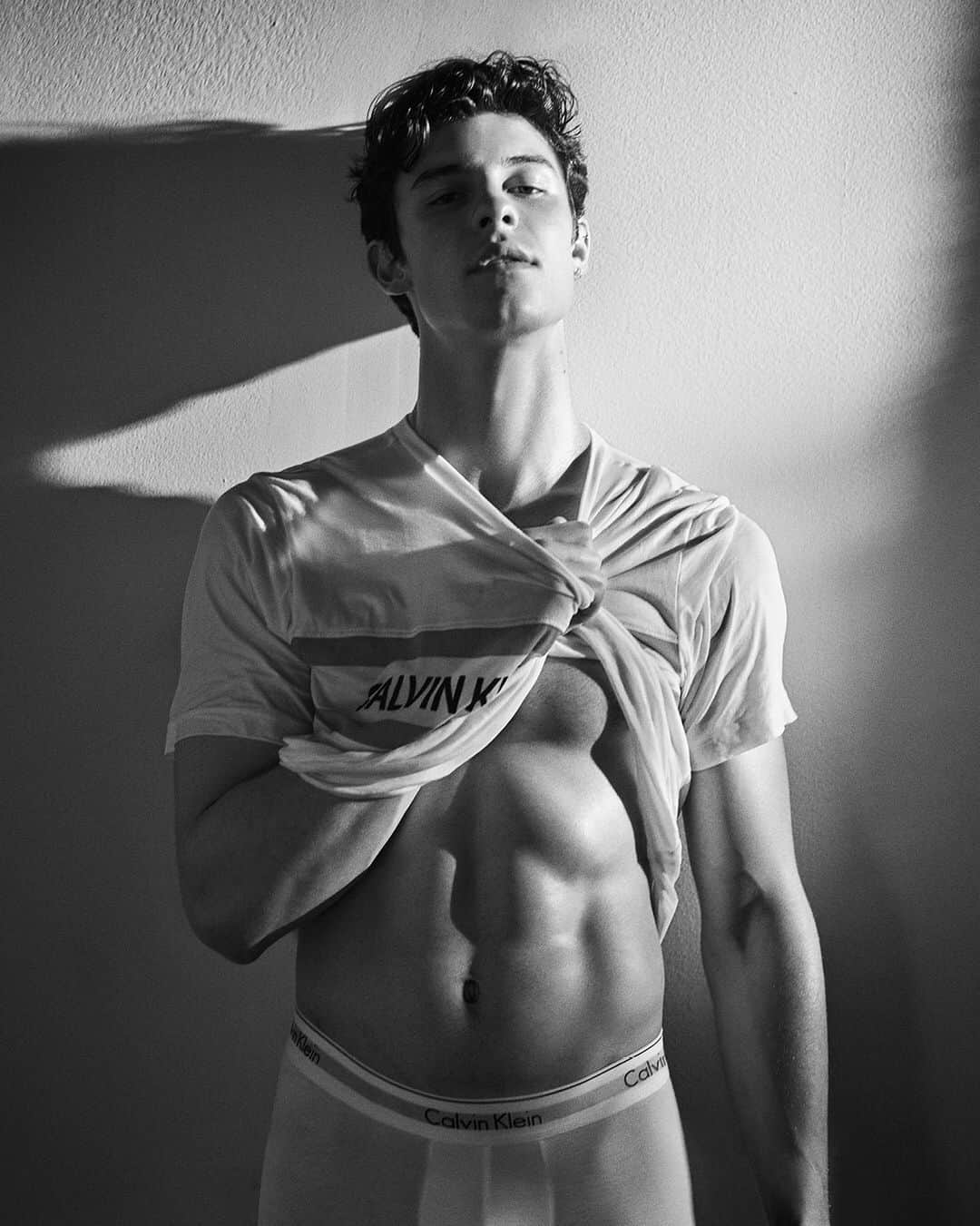 Calvin Kleinさんのインスタグラム写真 - (Calvin KleinInstagram)「“Truth is literally the way you look at somebody when you say hello. It’s that simple.” — #ShawnMendes ⠀⠀⠀⠀⠀⠀⠀⠀ See more at calvinklein.com/mycalvins ⠀⠀⠀⠀⠀⠀⠀⠀ Photographed by @mario_sorrenti ⠀⠀⠀⠀⠀⠀⠀⠀ #MYTRUTH #MYCALVINS @shawnmendes」5月10日 2時17分 - calvinklein