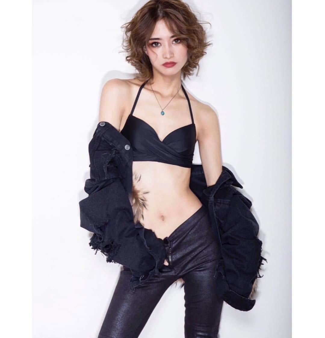 美女美容事情さんのインスタグラム写真 - (美女美容事情Instagram)「《blackコーデ👗💋》 * リポストを使って、素敵な写真📷✨を投稿されてる方を紹介させて頂く⠀⠀⠀ 【💄美女美容事情💅】のコーナーです✨ *⠀⠀⠀⠀⠀⠀ いいねやコメント、フォローして応援してね❤︎🥰🎶⁣ *⠀⠀⠀⠀⠀⠀ 今回ご紹介させて頂きますのは❤︎ Makiさん< @hys__maki >の素敵なお写真📸 * モデルとしても活躍しているMakiさん🌼端正な顔立ちに真っ黒の服がかっこよく、美しいですね💋スタイル抜群で羨ましいです😍❤️ *⠀ Makiさんのアカウントには他にも素晴らしい投稿が沢山ありますので是非覗いてみて💁‍♀️💙 *⠀ Makiさん< @hys__maki > 素敵な投稿ありがとうございました☺️📸✨⠀⠀⠀⠀⠀⠀⠀ △▼△▼△▼△▼△▼△▼△▼△▼△▼⠀⠀⠀⠀⠀⠀⠀⠀⠀⠀⠀⠀⠀⠀⠀⠀⠀⠀⠀⠀⠀⠀⠀⠀⠀⠀⠀⠀⠀⠀⠀⠀ ❤🧡💛「美女美容事情」💚💙💜⠀⠀⠀⠀⠀⠀⠀⠀⠀⠀⠀⠀⠀⠀ 👇掲載ご希望の方は👇⠀⠀⠀⠀⠀⠀⠀⠀⠀⠀⠀⠀⠀⠀⠀ @b_b_j.jタグ付けと🖤 # ビジョビ⠀🖤⠀⠀⠀⠀⠀⠀⠀⠀⠀⠀⠀⠀⠀⠀ をタグ付けお願いします✨⠀⠀⠀⠀⠀⠀⠀⠀⠀⠀⠀⠀⠀⠀⠀ ――――――――――――――――⠀⠀⠀⠀⠀⠀⠀⠀⠀⠀⠀⠀⠀⠀⠀⠀⠀⠀⠀⠀⠀⠀ ～姉妹アカウントのご紹介～⠀⠀⠀⠀⠀⠀⠀⠀⠀⠀⠀⠀⠀⠀⠀⠀⠀⠀⠀⠀⠀⠀⠀⠀⠀⠀ ◇美容情報を紹介している«美女美容事情～Beauty～»⠀⠀⠀⠀⠀⠀⠀⠀⠀⠀⠀⠀⠀⠀⠀⠀⠀⠀⠀⠀⠀⠀⠀⠀⠀ ( @b_b_j.j_b )⠀⠀⠀⠀⠀⠀⠀⠀⠀⠀⠀⠀⠀⠀⠀⠀⠀⠀⠀⠀⠀⠀⠀⠀⠀⠀ ◇美しい旅スポット紹介をしている«美 spot»⠀⠀⠀⠀⠀⠀⠀⠀⠀⠀⠀⠀⠀⠀⠀⠀⠀⠀⠀⠀⠀⠀⠀⠀ ( @b__spo )⠀ ◇ビジョビがお届けするセレクトショップ«bi select» ( @bi_select ) ⠀⠀⠀⠀⠀⠀⠀⠀⠀⠀⠀⠀⠀⠀⠀⠀⠀⠀⠀⠀ よかったらこちらも覗いてみてね✨ ――――――――――――――――⠀⠀ @b_b_j.j⠀ #ヘアスタイル  #ファッション #オシャレ #beauty⠀ #美肌 #ブラックコーデ ⠀⠀⠀⠀⠀⠀⠀ #綺麗めコーデ  #オトナ女子 ⠀⠀⠀⠀ #ヘアースタイル #きれいめコーデ ⠀ #アイメイク #美脚 ⠀⠀⠀⠀⠀⠀ #オトナ女子 #オシャレ好き ⠀⠀⠀⠀⠀ #オシャレさんと繋がりたい  #美白ケア⠀⠀ ⠀ #きれいめカジュアル #ニットコーデ ⠀⠀⠀ #美尻 #スタイル抜群 ⠀⠀ #ファッション大好き #女子力アップ ⠀ #ファッションスナップ #お洒落な人と繋がりたい ⠀ #カジュアルファッション #女子力向上⠀ #大人カジュアル  #大人カジュアルコーデ ⠀⠀ #naturalbeauty #makeup」5月9日 20時55分 - b_b_j.j