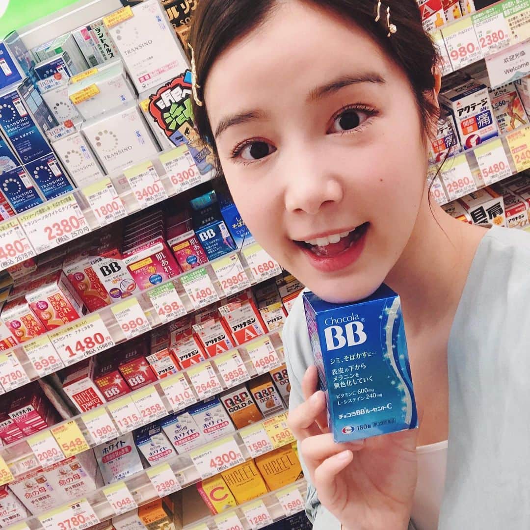 リー・ジャーインさんのインスタグラム写真 - (リー・ジャーインInstagram)「來日本旅行，一定到藥妝店買Chocola BB。 😋✌🏻台灣買不到的小藍瓶，是我最愛的美麗補給品！我買好嘍！  #ChocolaBB #ChocolaBBLucentC」5月9日 20時55分 - junoohknow