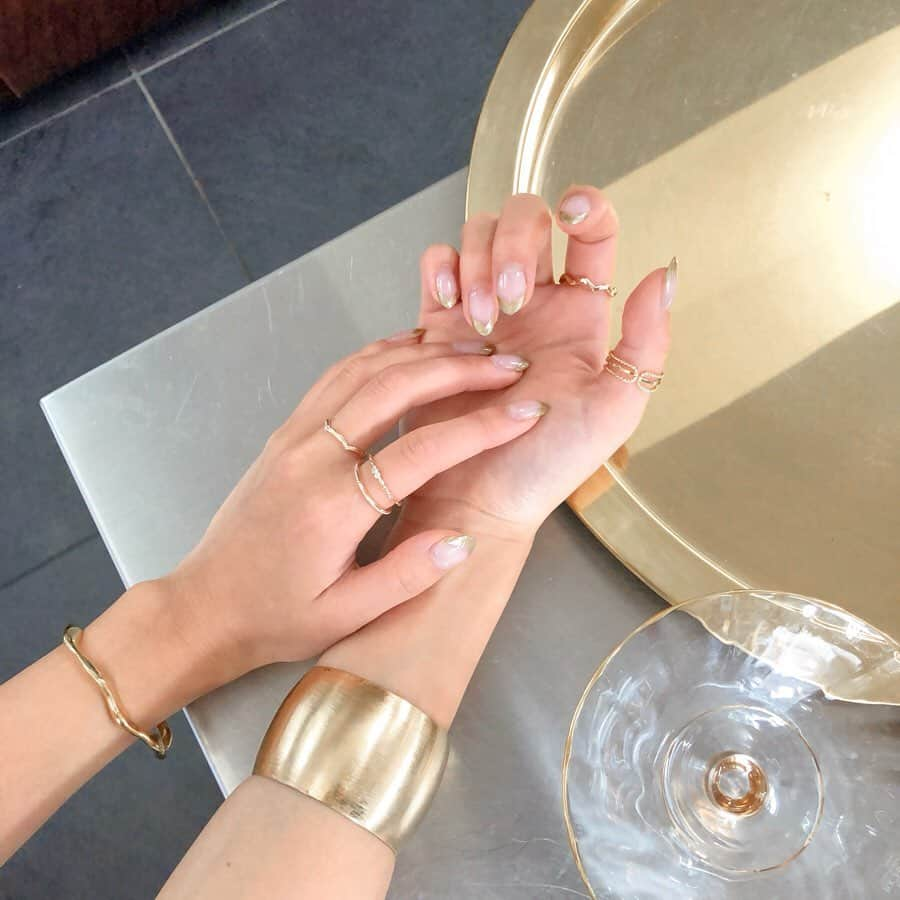 影山可蓮さんのインスタグラム写真 - (影山可蓮Instagram)「・ ・ Favorite rings ✨ ・ ・ 宮古島にも連れてきた、 最近の手元〜🤲🏼 華奢なゴールドリング、 レイヤードもできるし使いやすくて ついつい集めてしまう🥺 ・ ・ 左手の3つが、新入りの @accessory_bloom 、サイトで見てシンプルで可愛かった✨✨ ・ ・ ・ ・ #BLOOM #ブルーム #ゴールドリング #K10リング #BLOOMコーデ #春のBLOOM #PR  #nail #nailstagram #nailfashion #nailsdesign #ネイル #ジェルネイル  #accesorry #instamood #instadaily #instalike #instagirl #instapic  #instafashion #japan」5月9日 21時01分 - karenoutfits