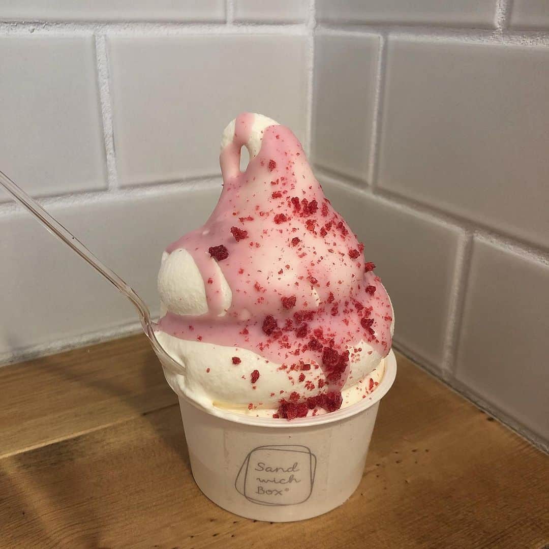のインスタグラム：「* きょうは#アイスクリームの日 ❤︎」