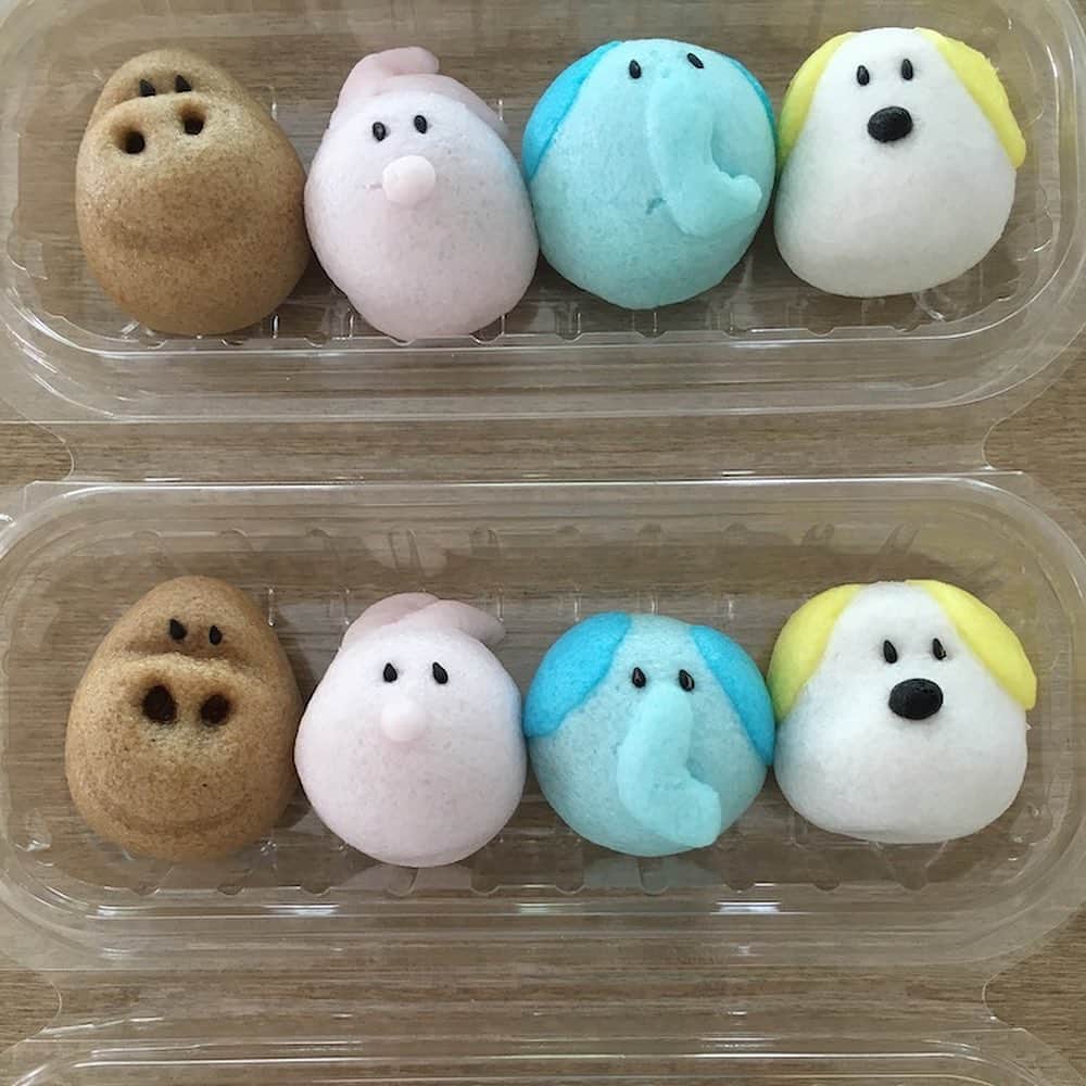 のインスタグラム：「【「第15回東京蚤の市」商品カタログ予習帳：⑦お菓子】 ほっぺたが落ちそうなくらい、甘くて美味しいお菓子はいかがですか？　東京蚤の市では焼き菓子店の作るクッキーやビスコッティ、あんこのお店のキュートな饅頭や酒蔵のつくる麹チョコなど様々な作り手のお菓子が並びますよ！　口の中が幸せで満たされる絶品お菓子を、ぜひ手に入れてくださいね。  バターのいとこ／nécoya BAKESTAND／仁井田本家／カフェシュクル／THUMB AND CAKES／菓子屋シノノメ／餡焚き屋中井 . ▶︎詳細はプロフィールのリンクより「 @tokyonominoichi 」へ ストーリーでは出店者の目玉商品を毎日紹介中！ . 【「第15回東京蚤の市」開催概要】 日程：2019年5月11日（土）、12日（日） 入場料：700円（小学生以下無料） 会場：大井競馬場（東京都品川区勝島2-1-2） . #tokyonominoichi#東京蚤の市#手紙社#手紙舎#tegamisha#vintage#antique#アンティーク#ブロカント#東京北欧市#東京豆皿市#豆皿#箸置き#mamezara#大井競馬場#東京蚤の市まであと2日！」